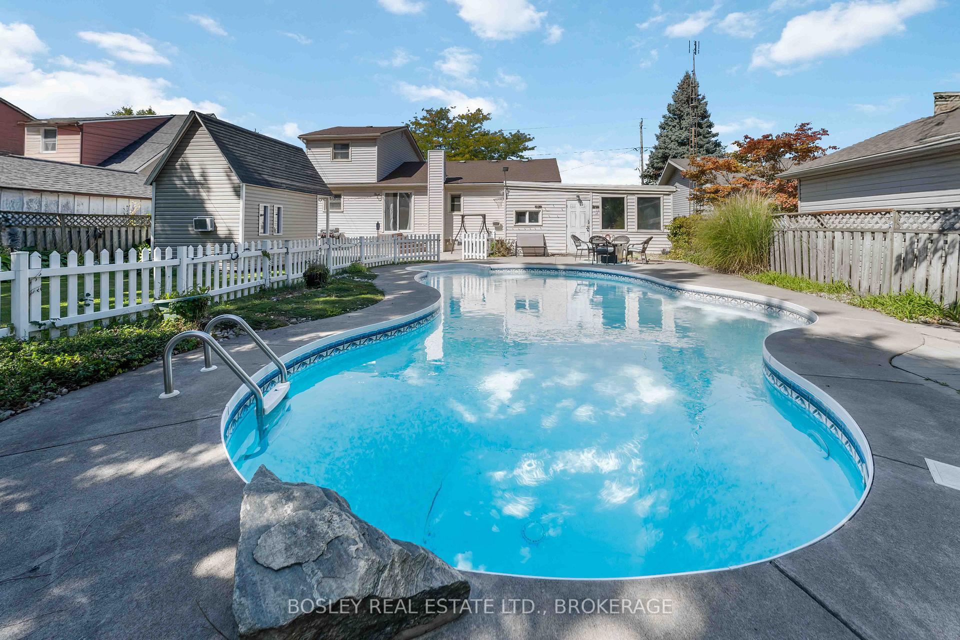 Photo 37 of 301 Pelham Road, St. Catharines, Rykert/Vansickle — HOMEH