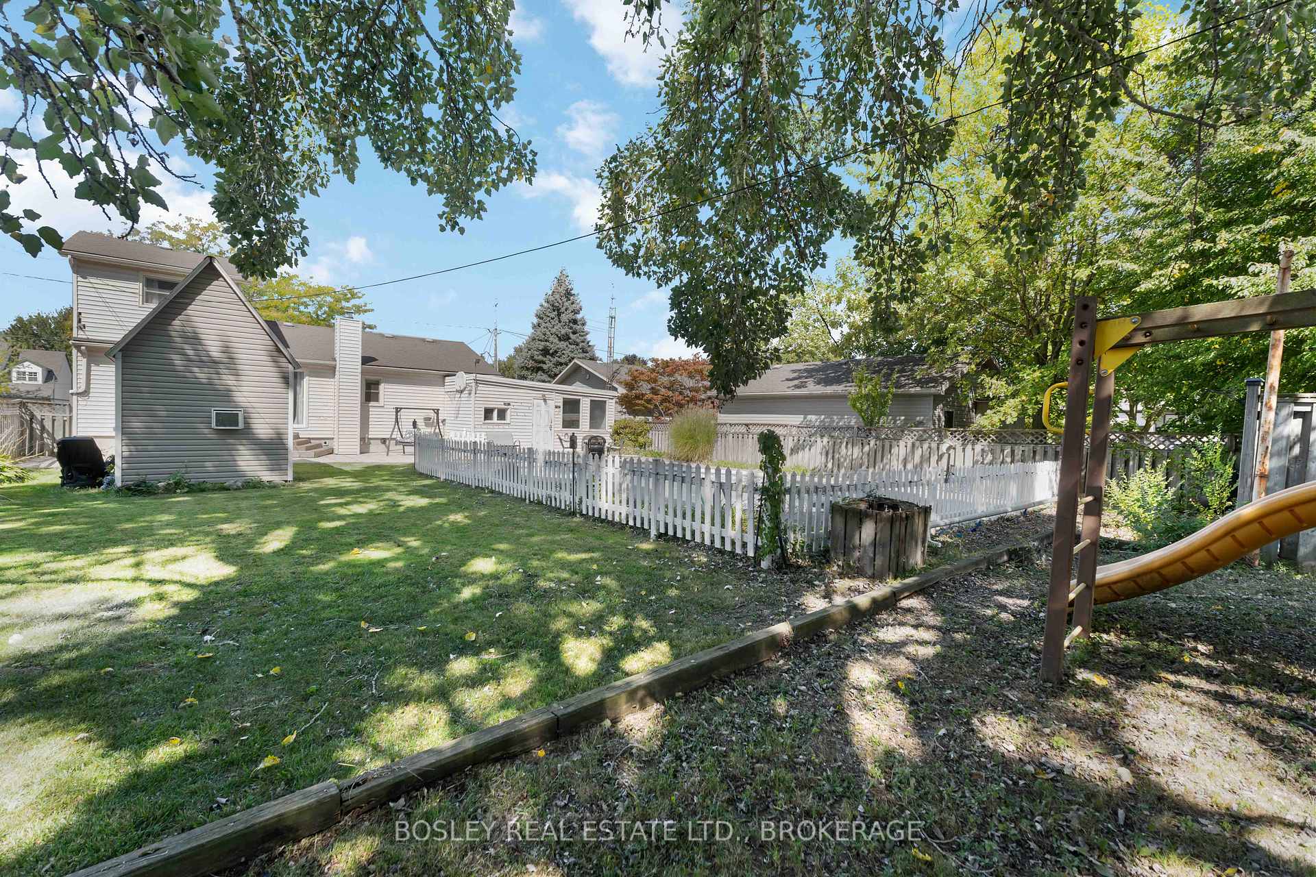 Photo 43 of 301 Pelham Road, St. Catharines, Rykert/Vansickle — HOMEH
