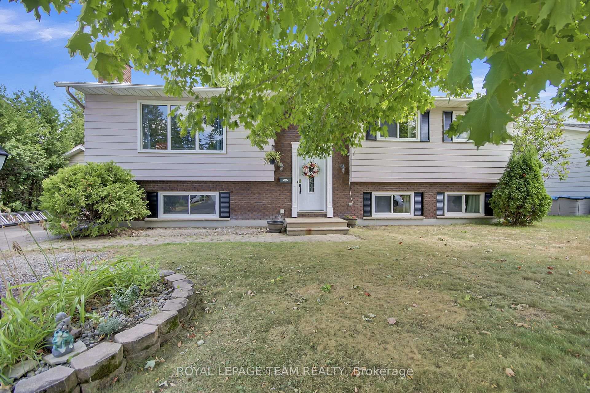 Photo 1 of 17 Owlshead Rd, Ottawa, Munster — HOMEH