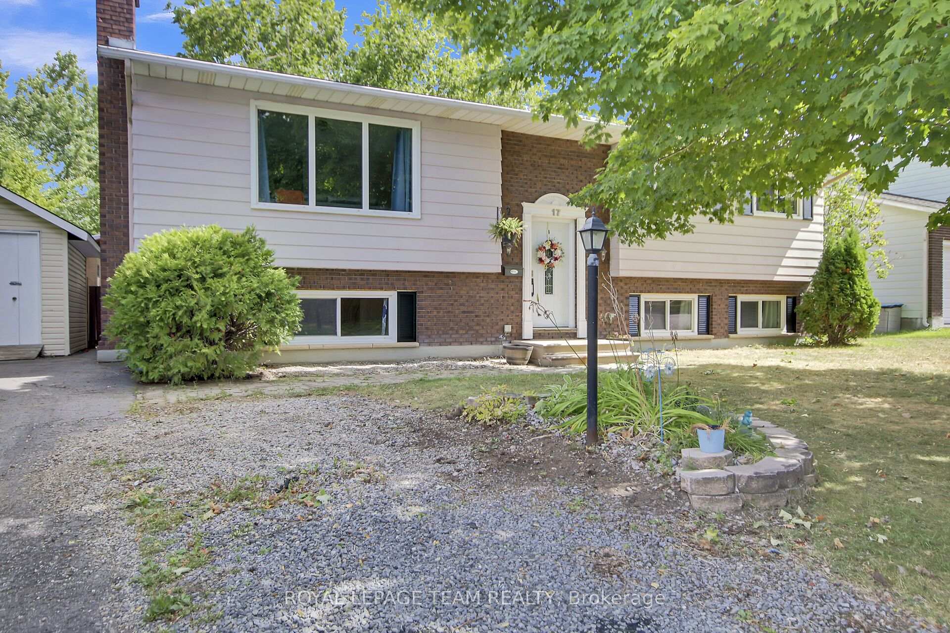 Photo 2 of 17 Owlshead Rd, Ottawa, Munster — HOMEH