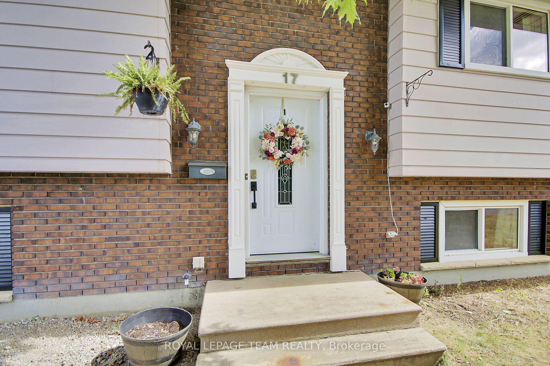 Photo 3 of 17 Owlshead Rd, Ottawa, Munster — HOMEH