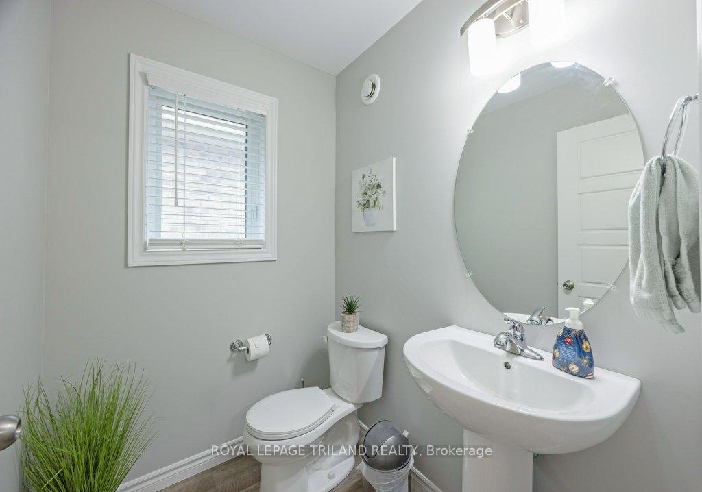 Photo 8 of 27 Foxtail Lane, St. Thomas — HOMEH