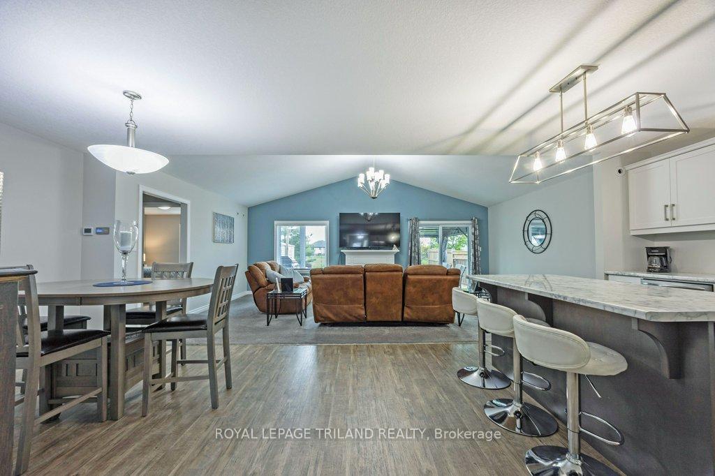 Photo 10 of 27 Foxtail Lane, St. Thomas — HOMEH