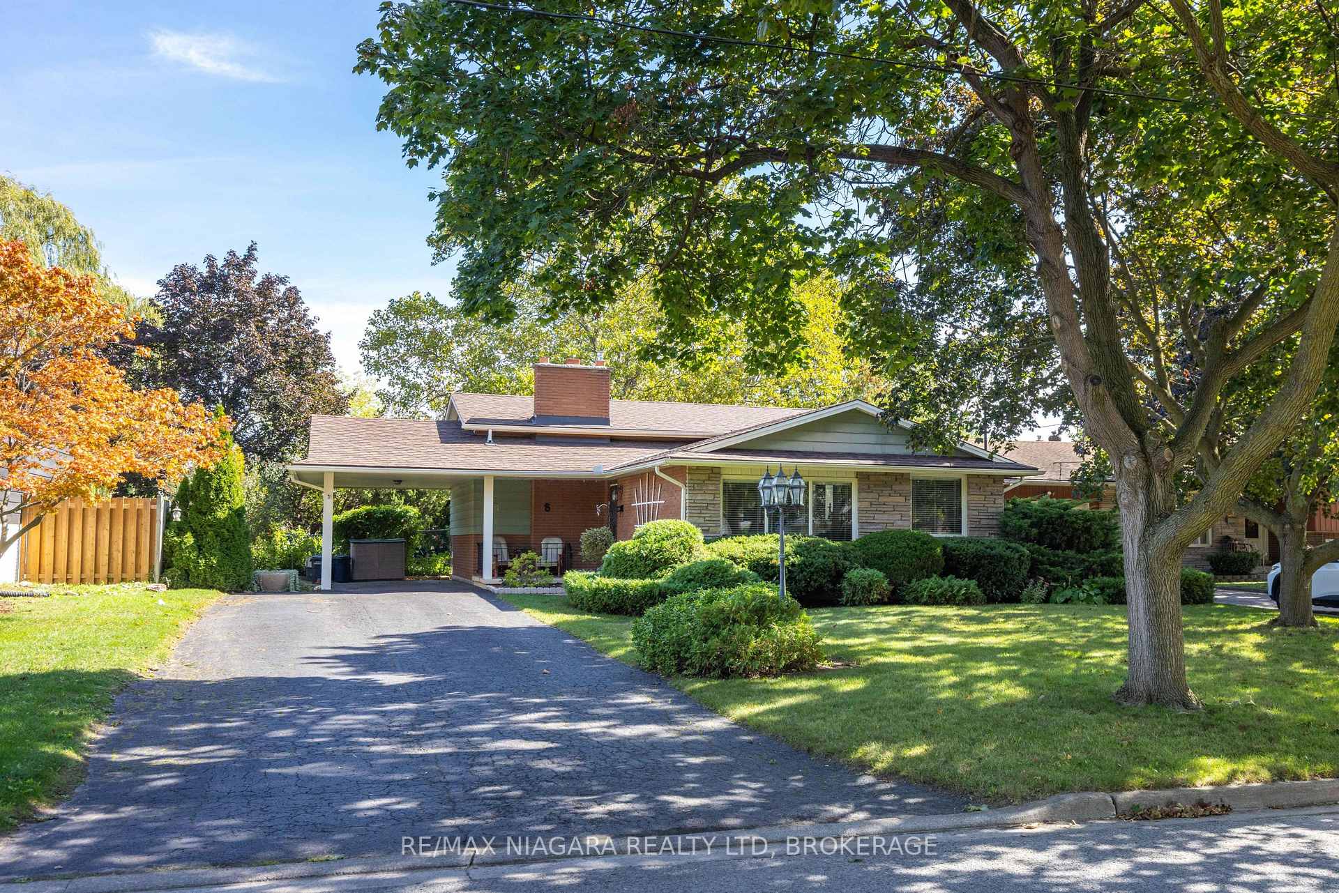 Photo 1 of 8 Jefferson Drive, St. Catharines, Lakeport — HOMEH