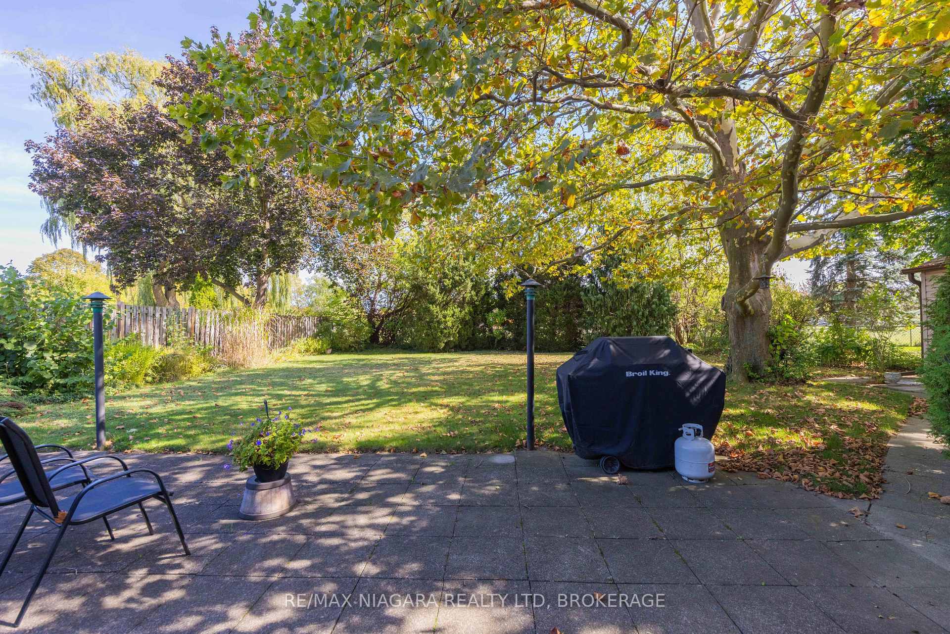 Photo 4 of 8 Jefferson Drive, St. Catharines, Lakeport — HOMEH