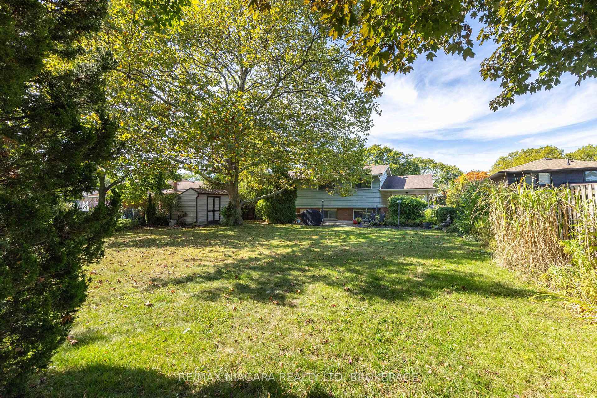 Photo 5 of 8 Jefferson Drive, St. Catharines, Lakeport — HOMEH