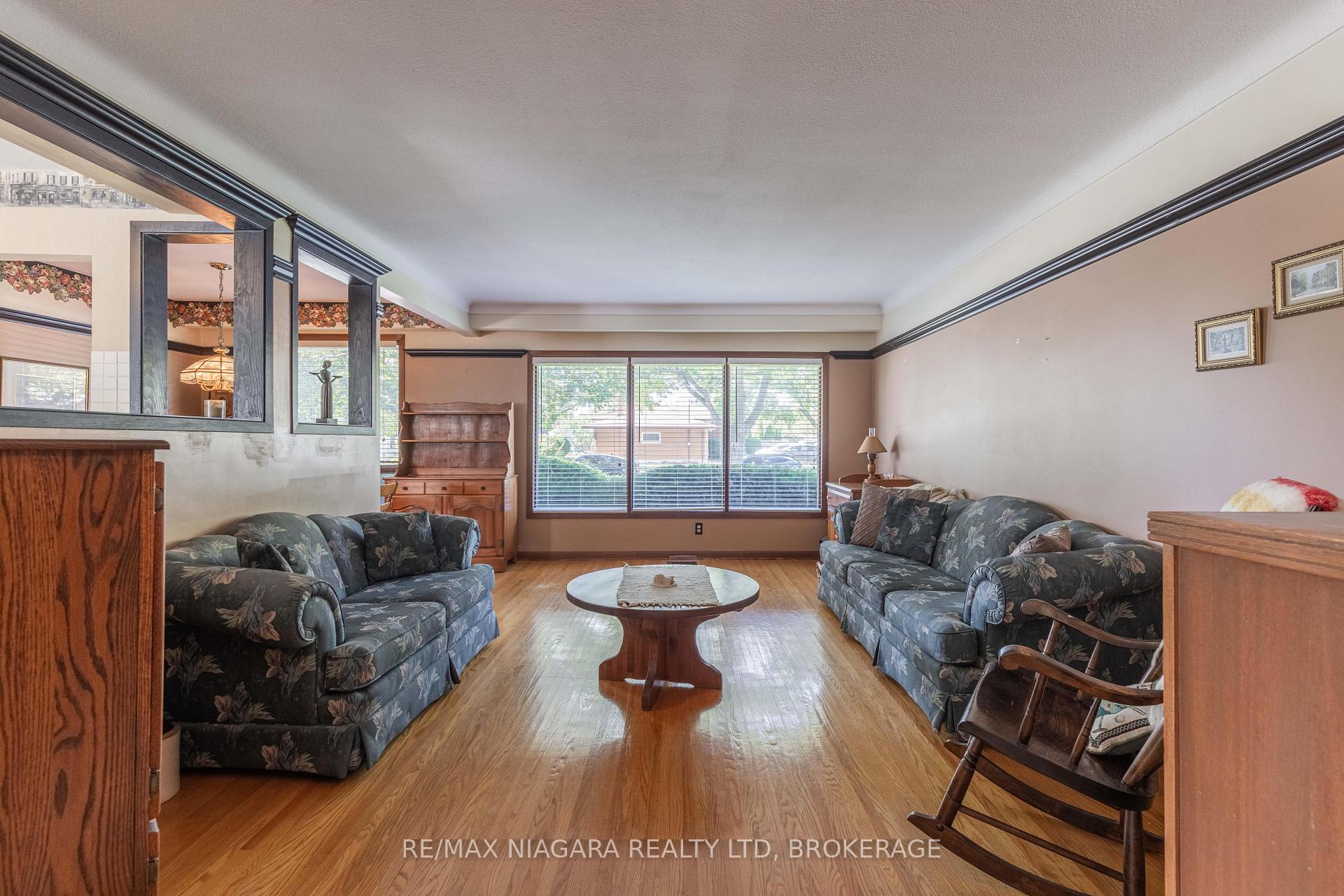 Photo 6 of 8 Jefferson Drive, St. Catharines, Lakeport — HOMEH