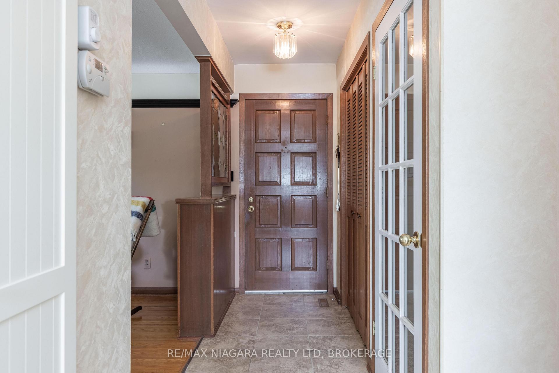 Photo 9 of 8 Jefferson Drive, St. Catharines, Lakeport — HOMEH