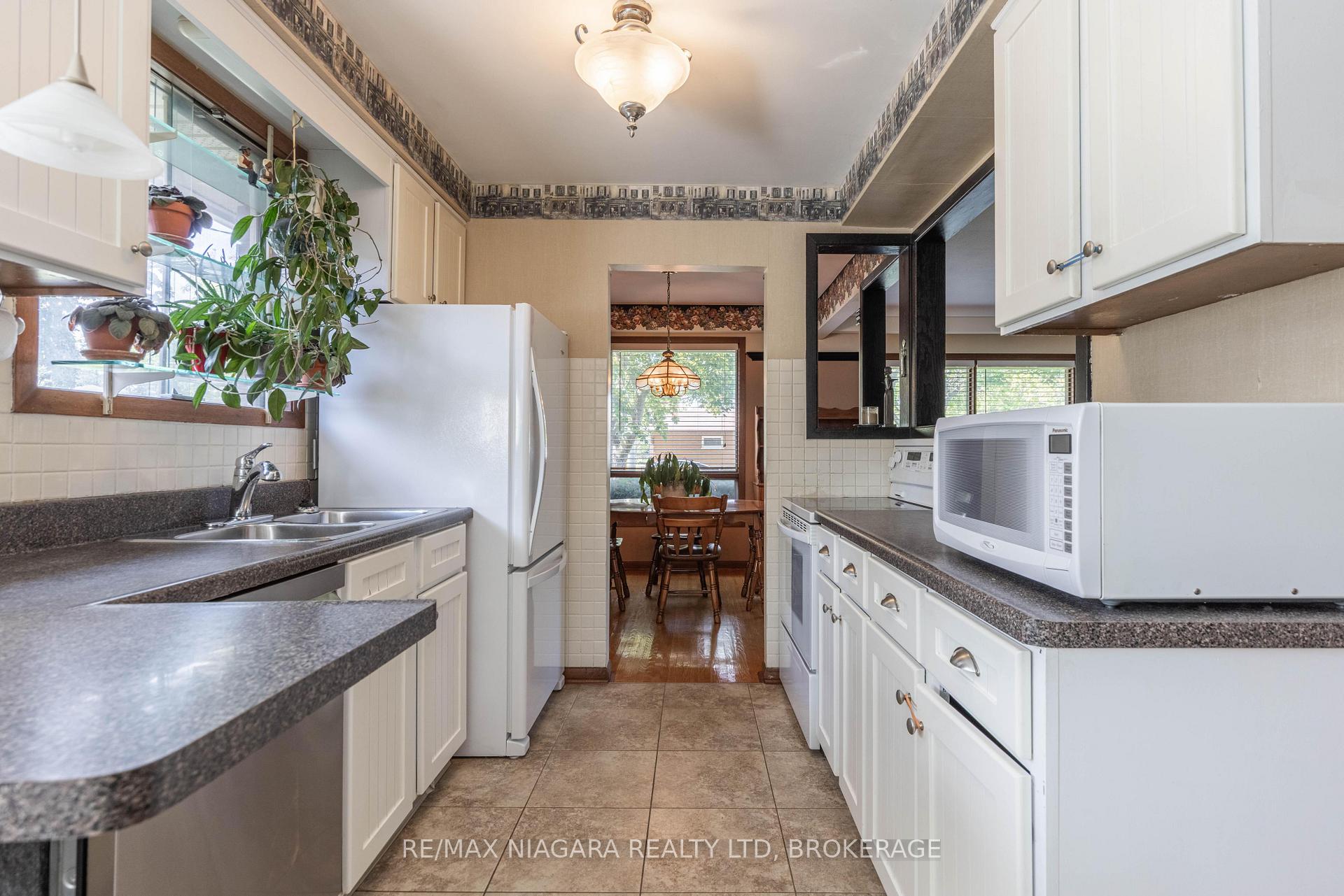 Photo 12 of 8 Jefferson Drive, St. Catharines, Lakeport — HOMEH