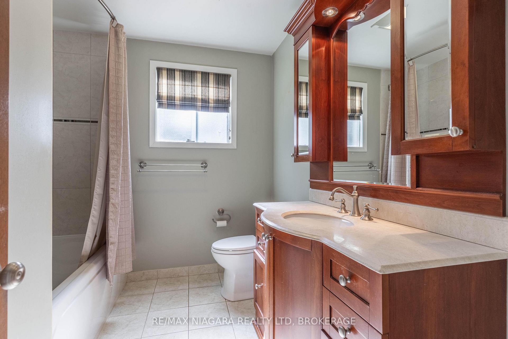Photo 18 of 8 Jefferson Drive, St. Catharines, Lakeport — HOMEH