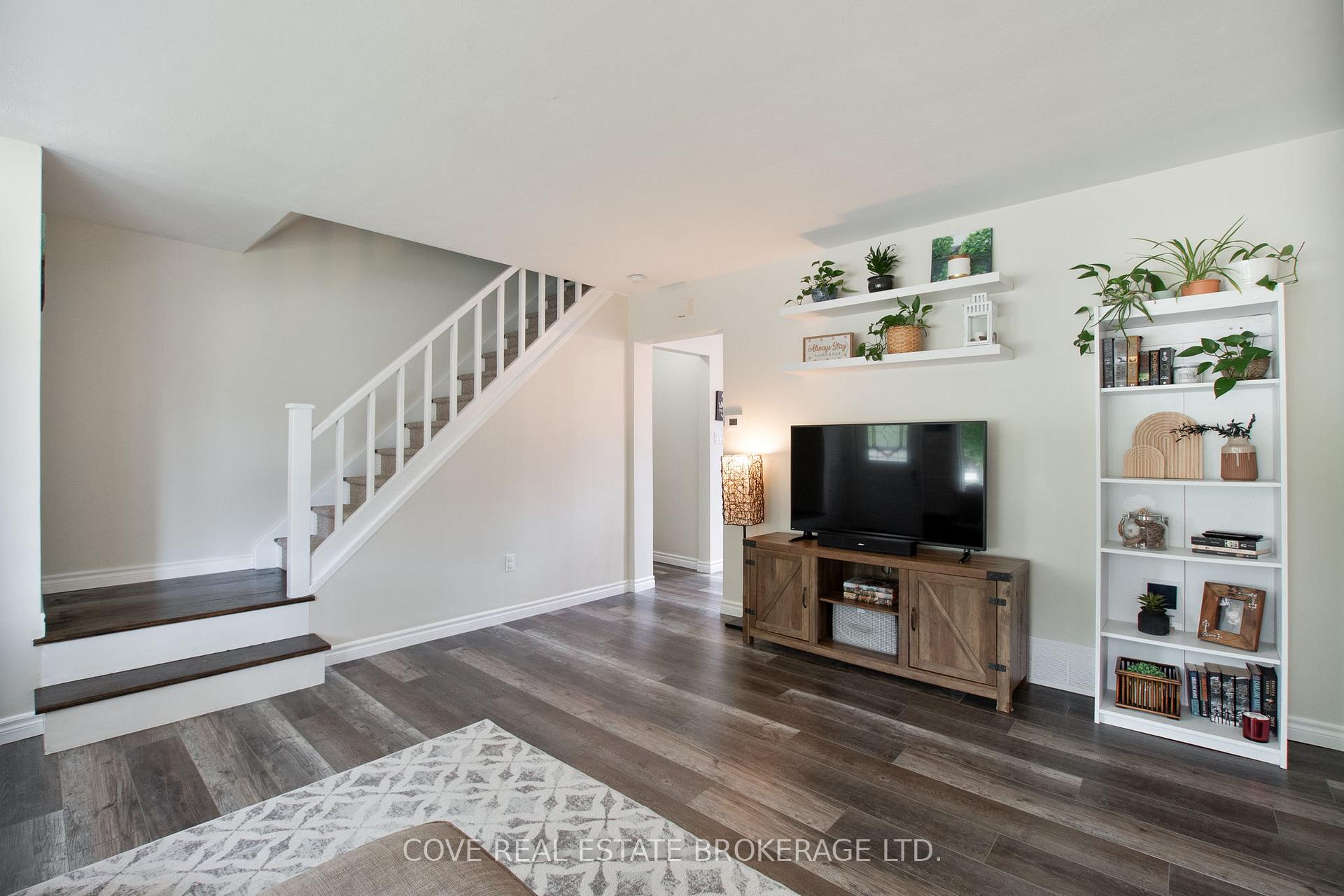 Photo 8 of 437 Forest Avenue, St. Thomas — HOMEH