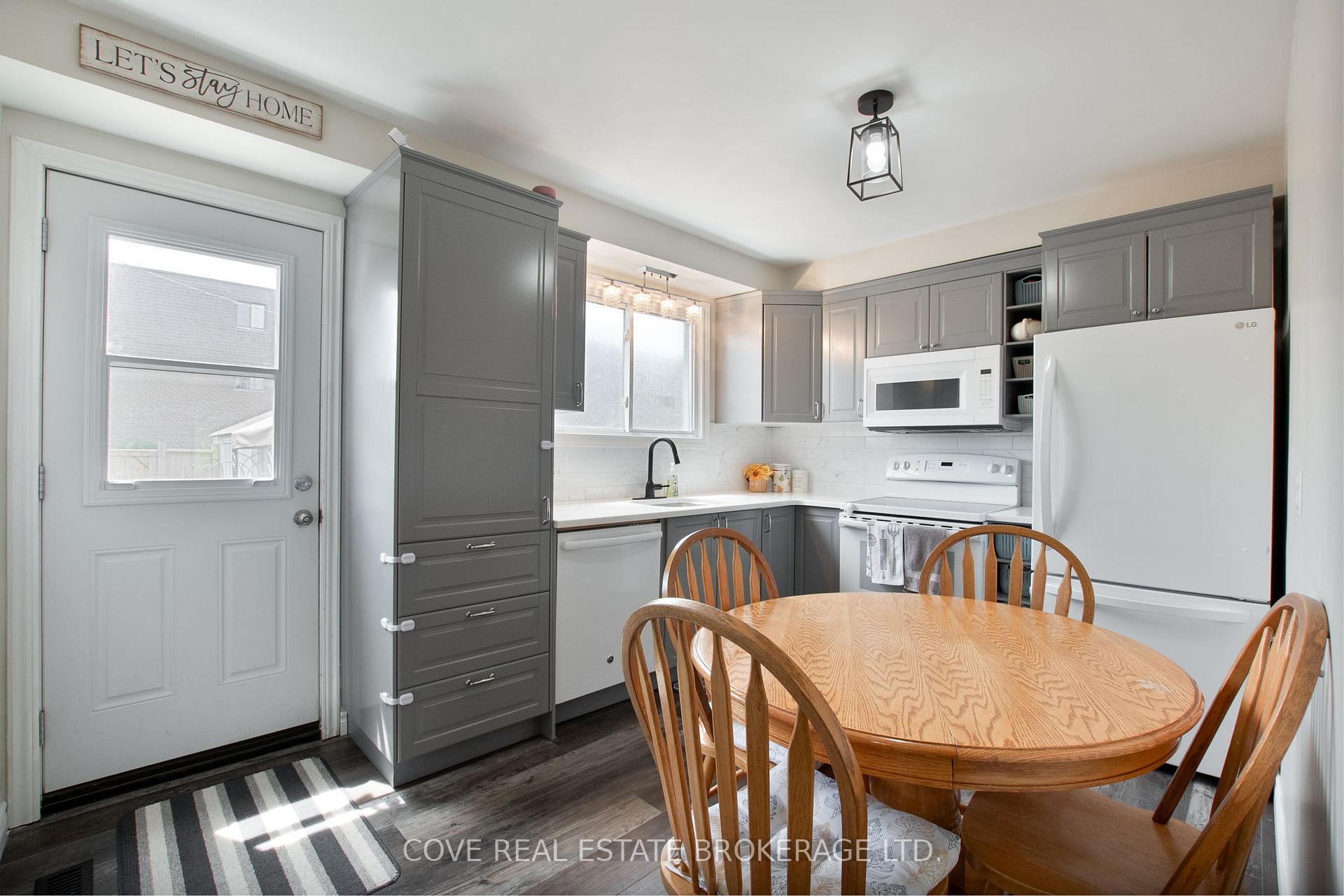Photo 10 of 437 Forest Avenue, St. Thomas — HOMEH