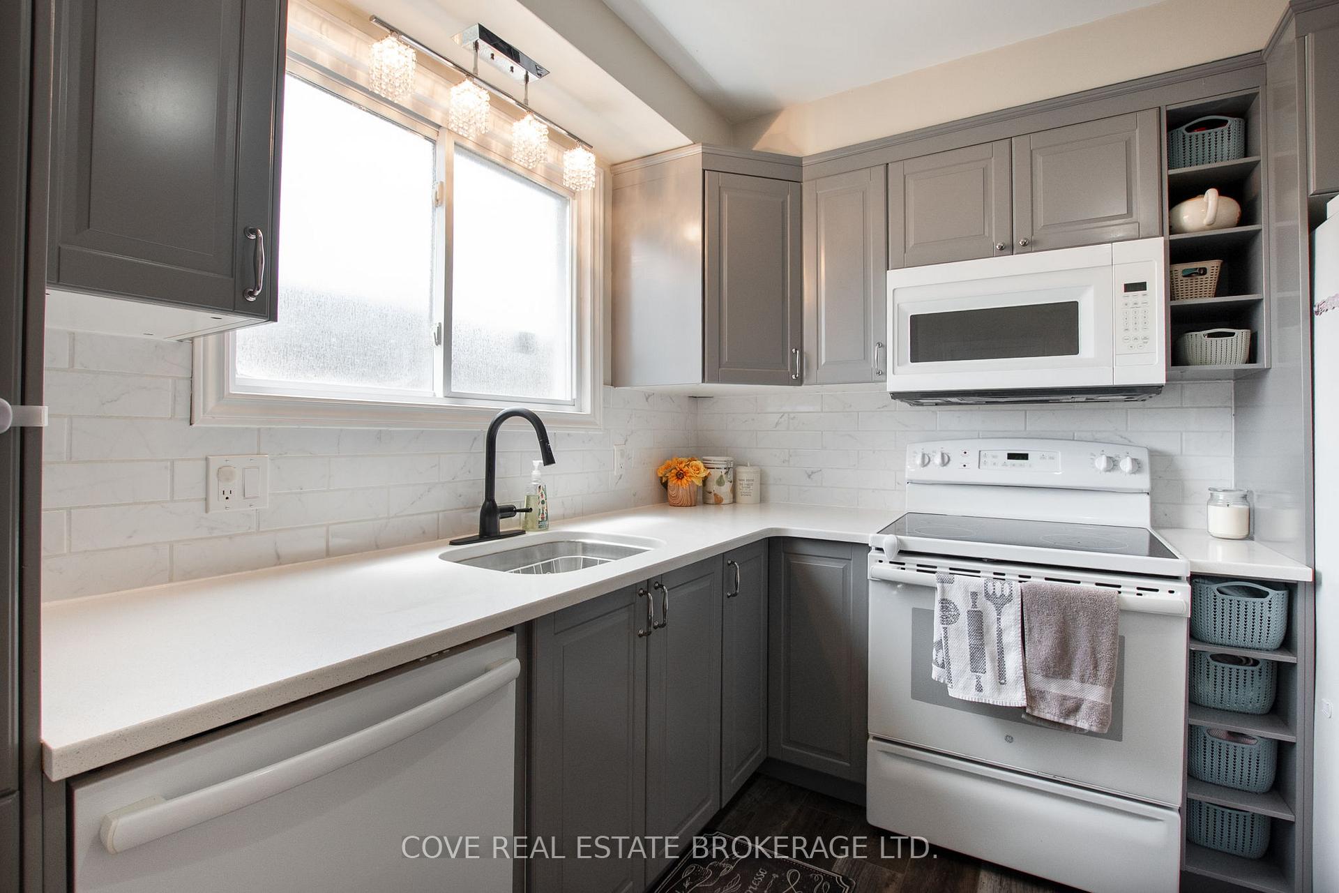 Photo 11 of 437 Forest Avenue, St. Thomas — HOMEH