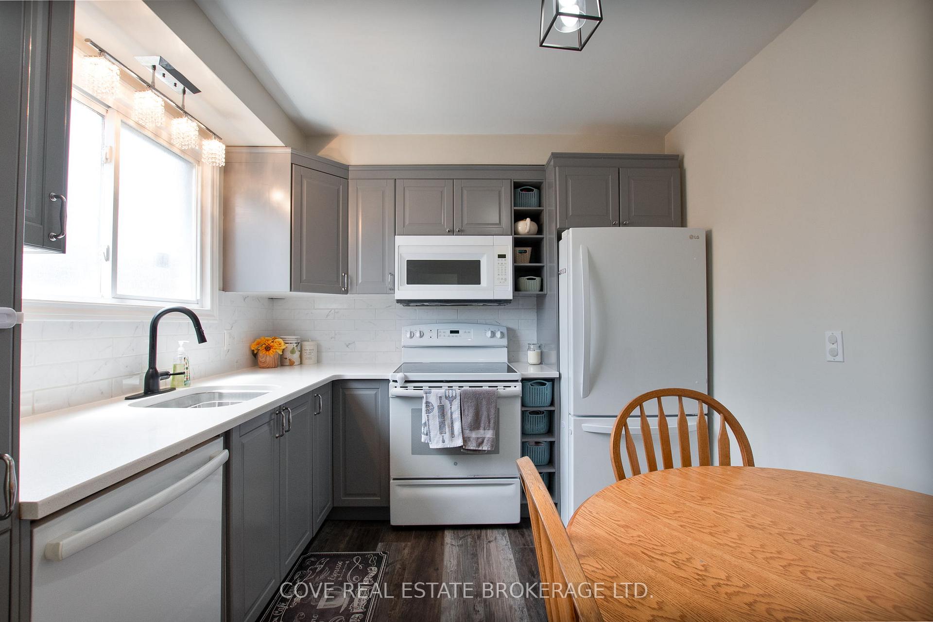 Photo 12 of 437 Forest Avenue, St. Thomas — HOMEH