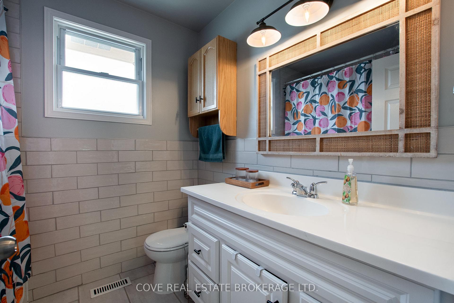 Photo 16 of 437 Forest Avenue, St. Thomas — HOMEH