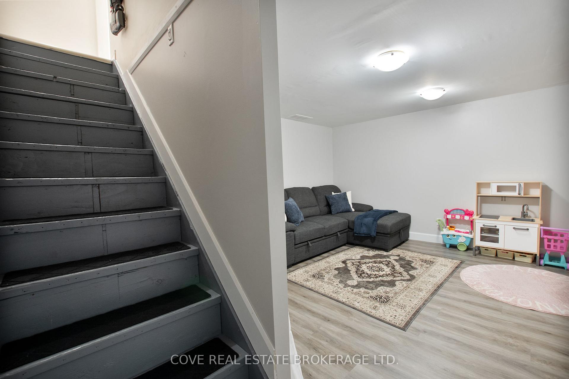 Photo 21 of 437 Forest Avenue, St. Thomas — HOMEH