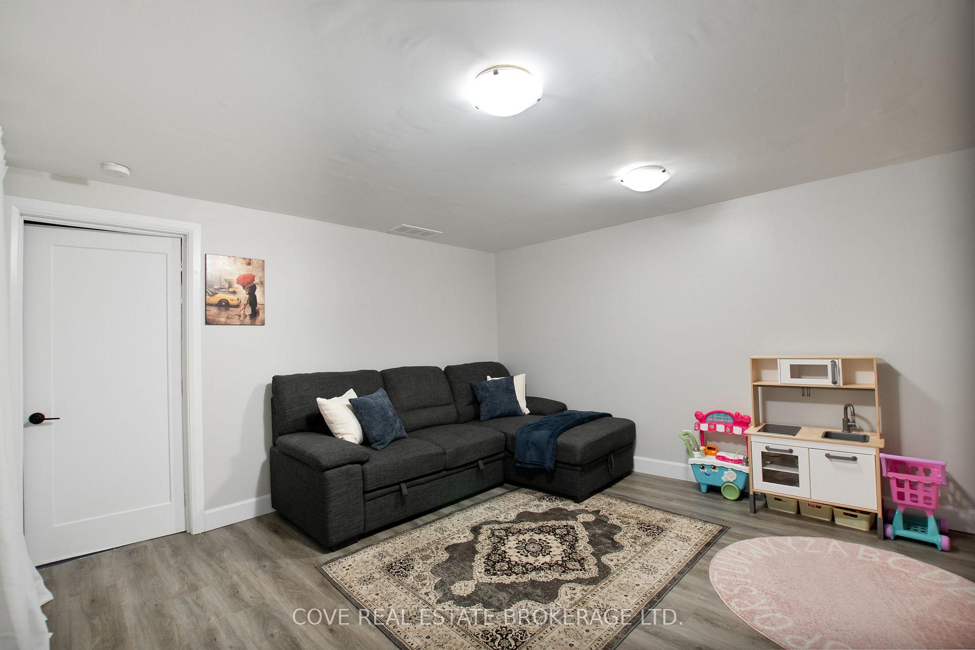 Photo 22 of 437 Forest Avenue, St. Thomas — HOMEH