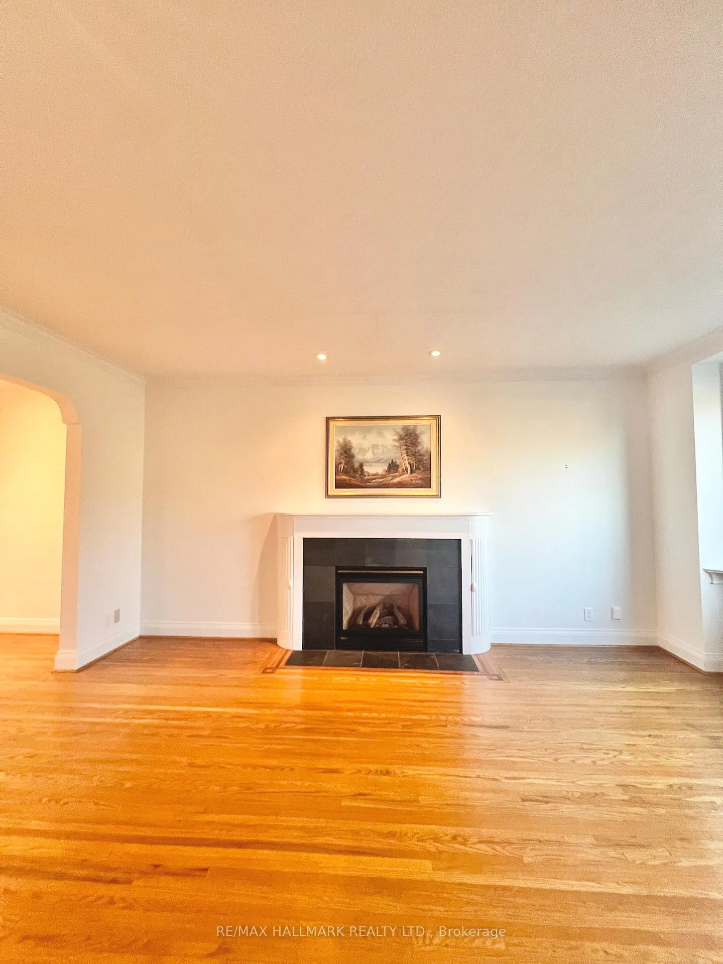 Photo 4 of 59 Divadale Drive, Toronto, Leaside — HOMEH