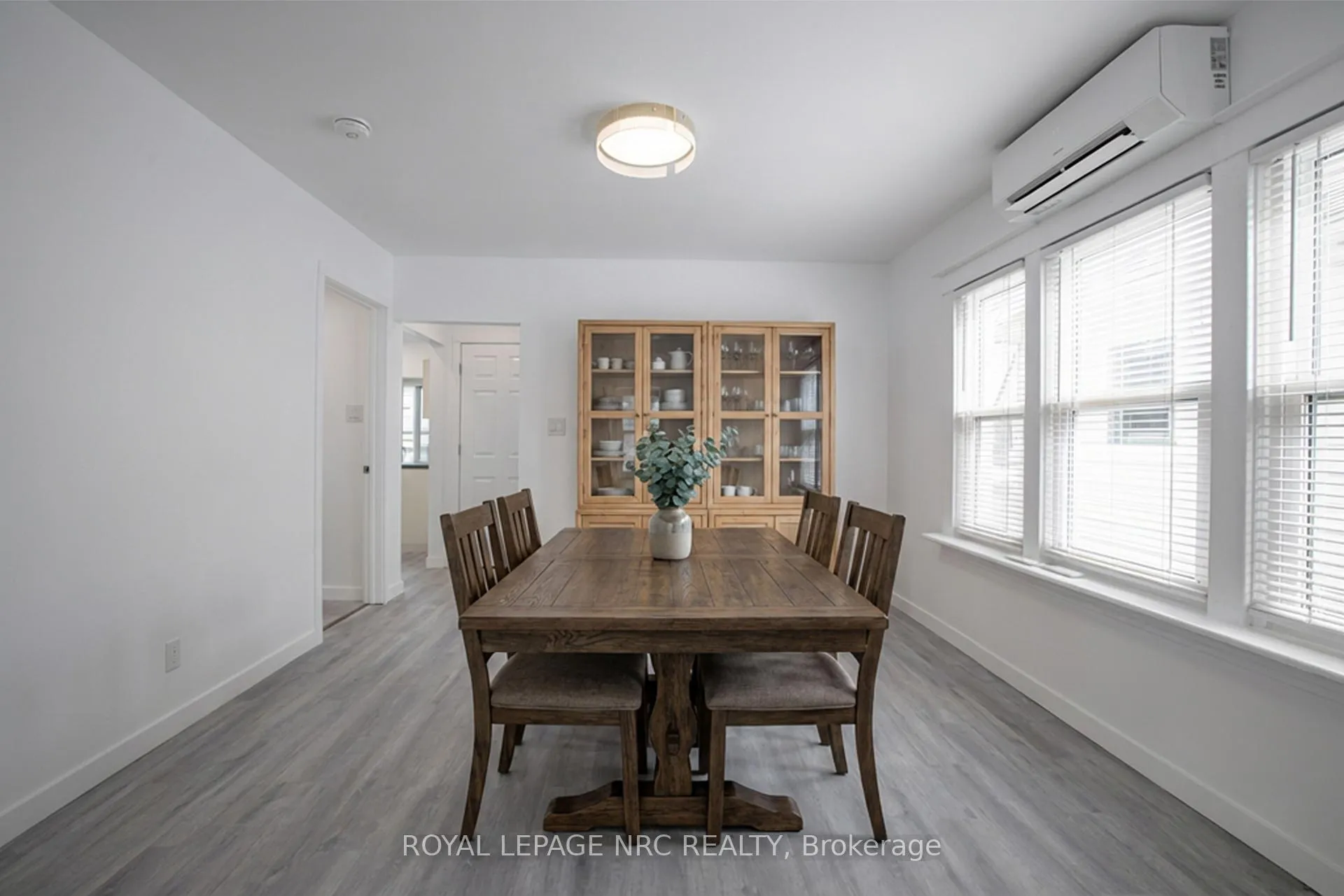 Photo 7 of 170 Niagara Street W, St. Catharines, E. Chester — HOMEH