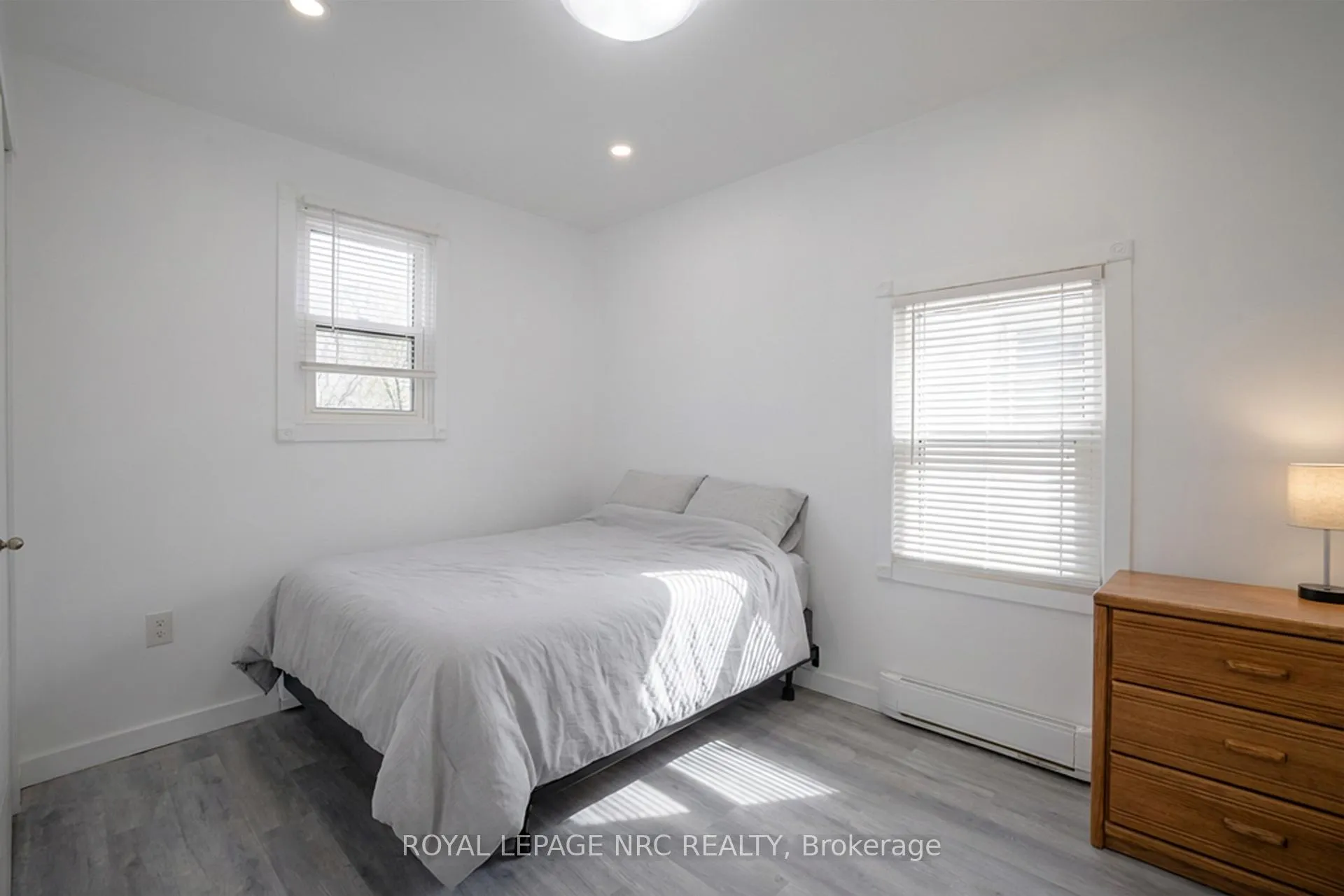Photo 10 of 170 Niagara Street W, St. Catharines, E. Chester — HOMEH