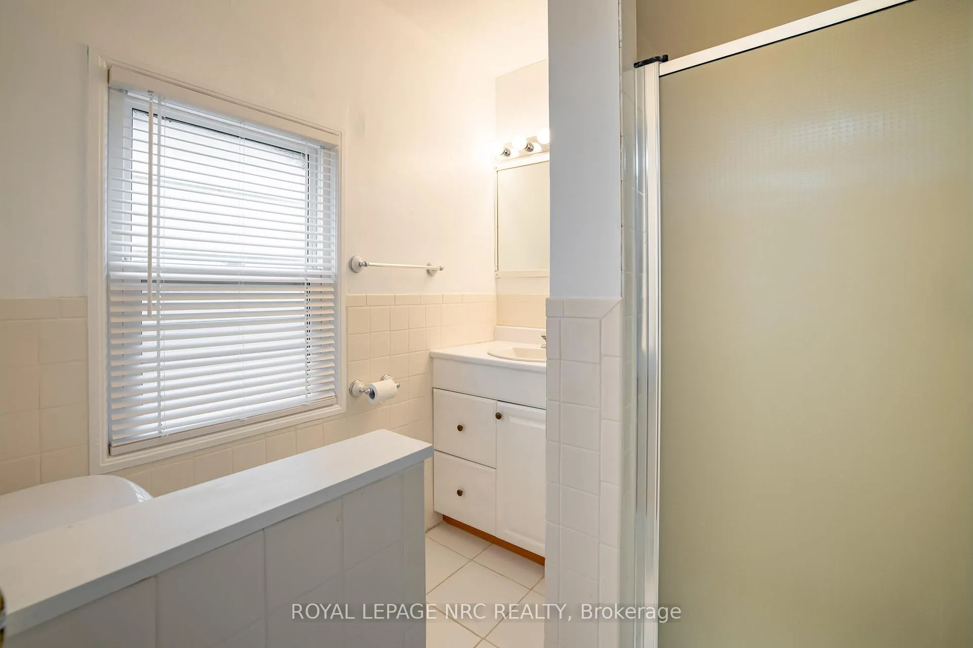 Photo 11 of 170 Niagara Street W, St. Catharines, E. Chester — HOMEH