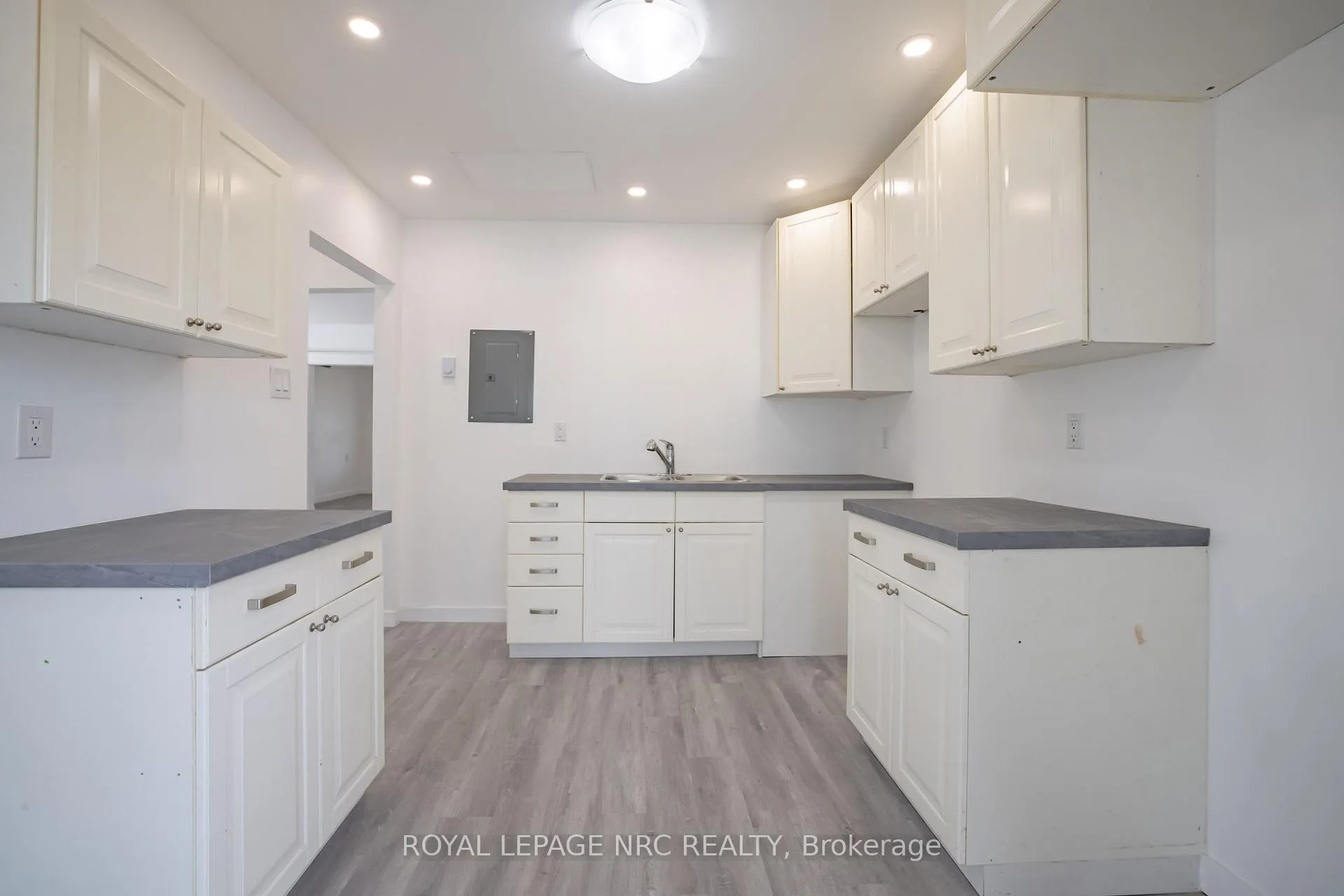 Photo 13 of 170 Niagara Street W, St. Catharines, E. Chester — HOMEH