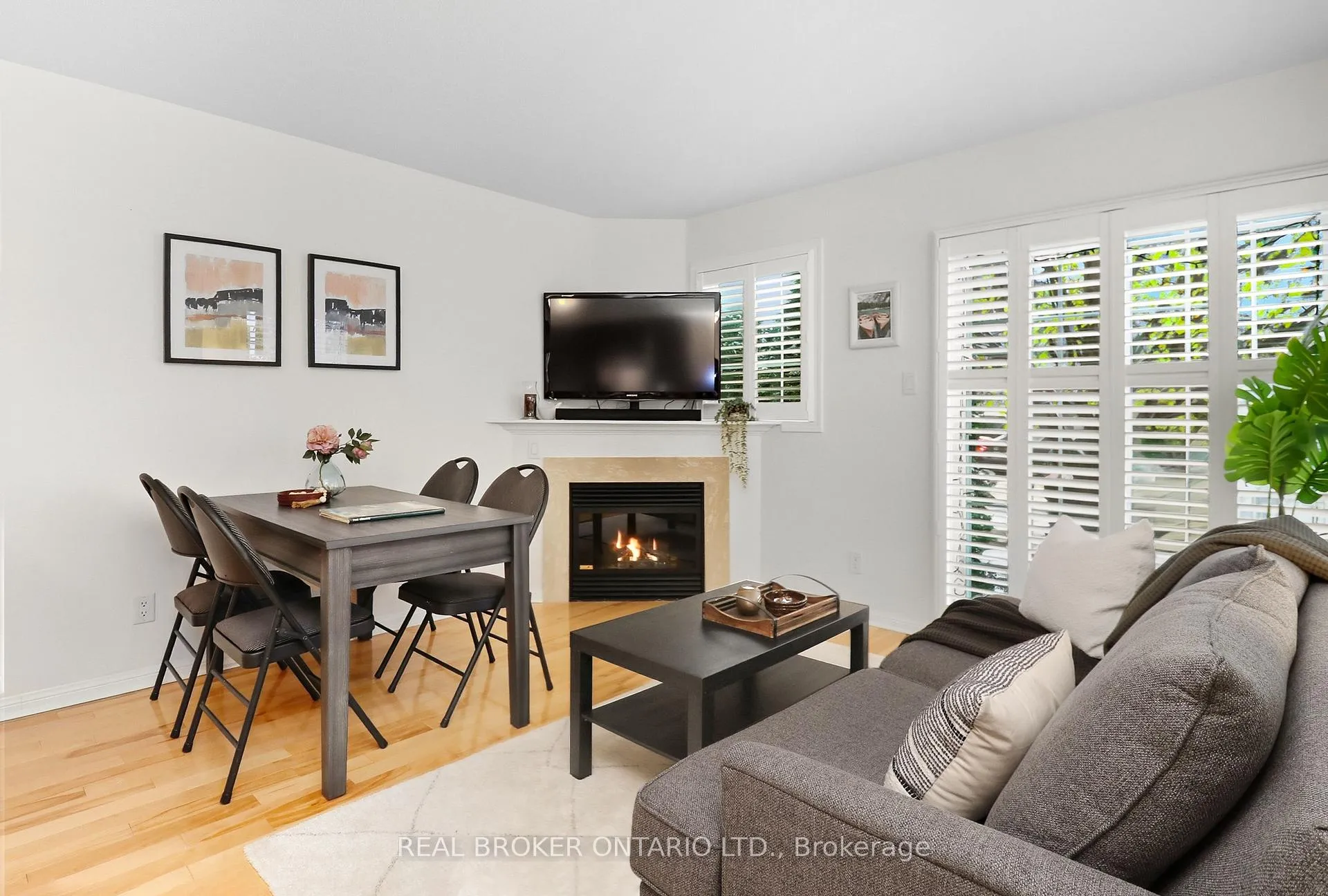 Photo 3 of 83 Green Briar Drive, Collingwood — HOMEH