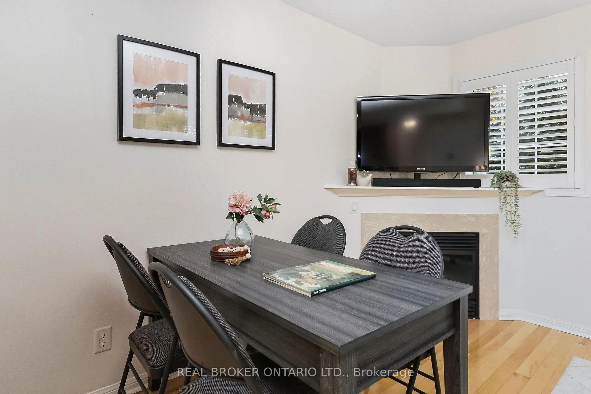 Photo 5 of 83 Green Briar Drive, Collingwood — HOMEH