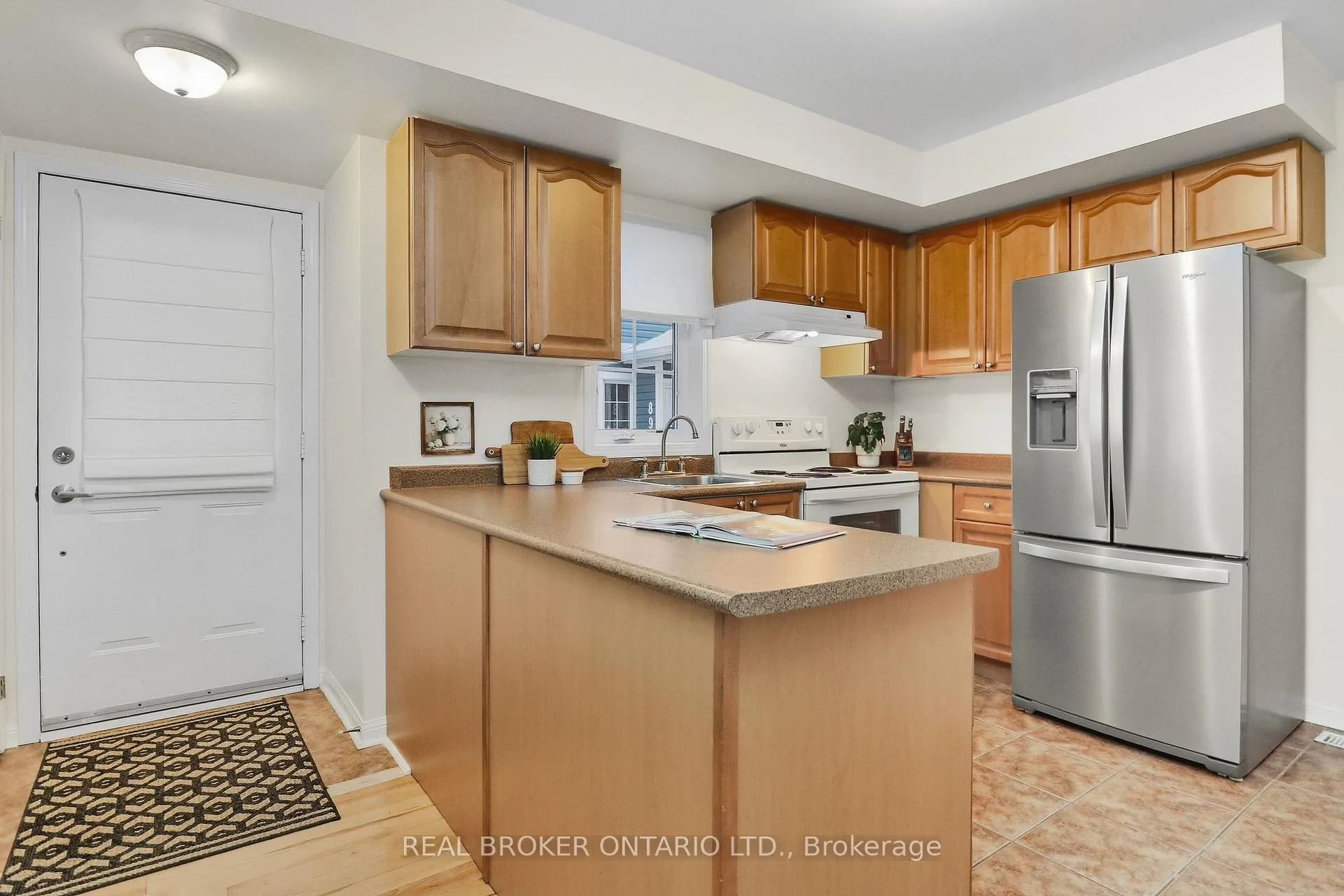 Photo 10 of 83 Green Briar Drive, Collingwood — HOMEH