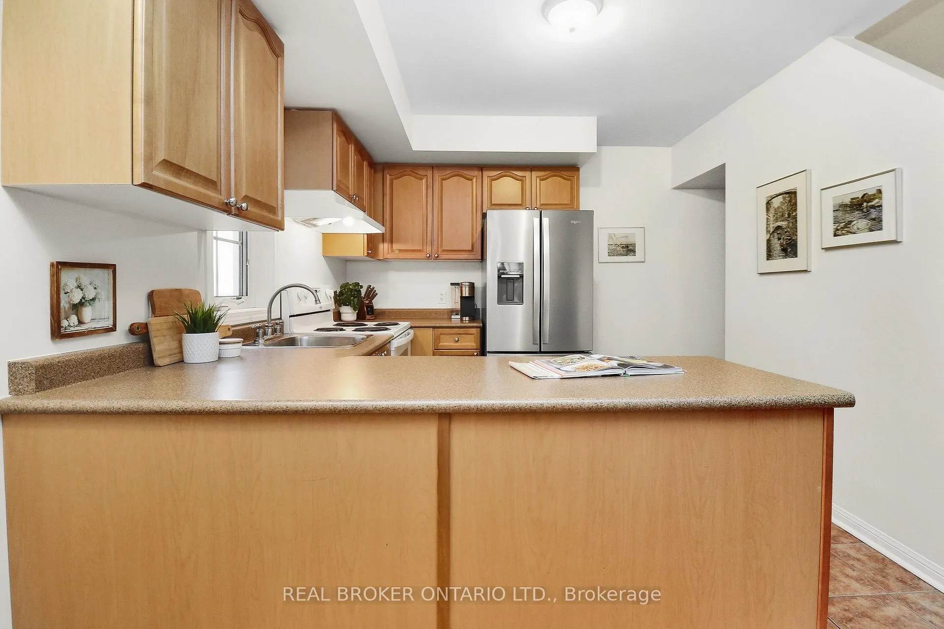 Photo 11 of 83 Green Briar Drive, Collingwood — HOMEH