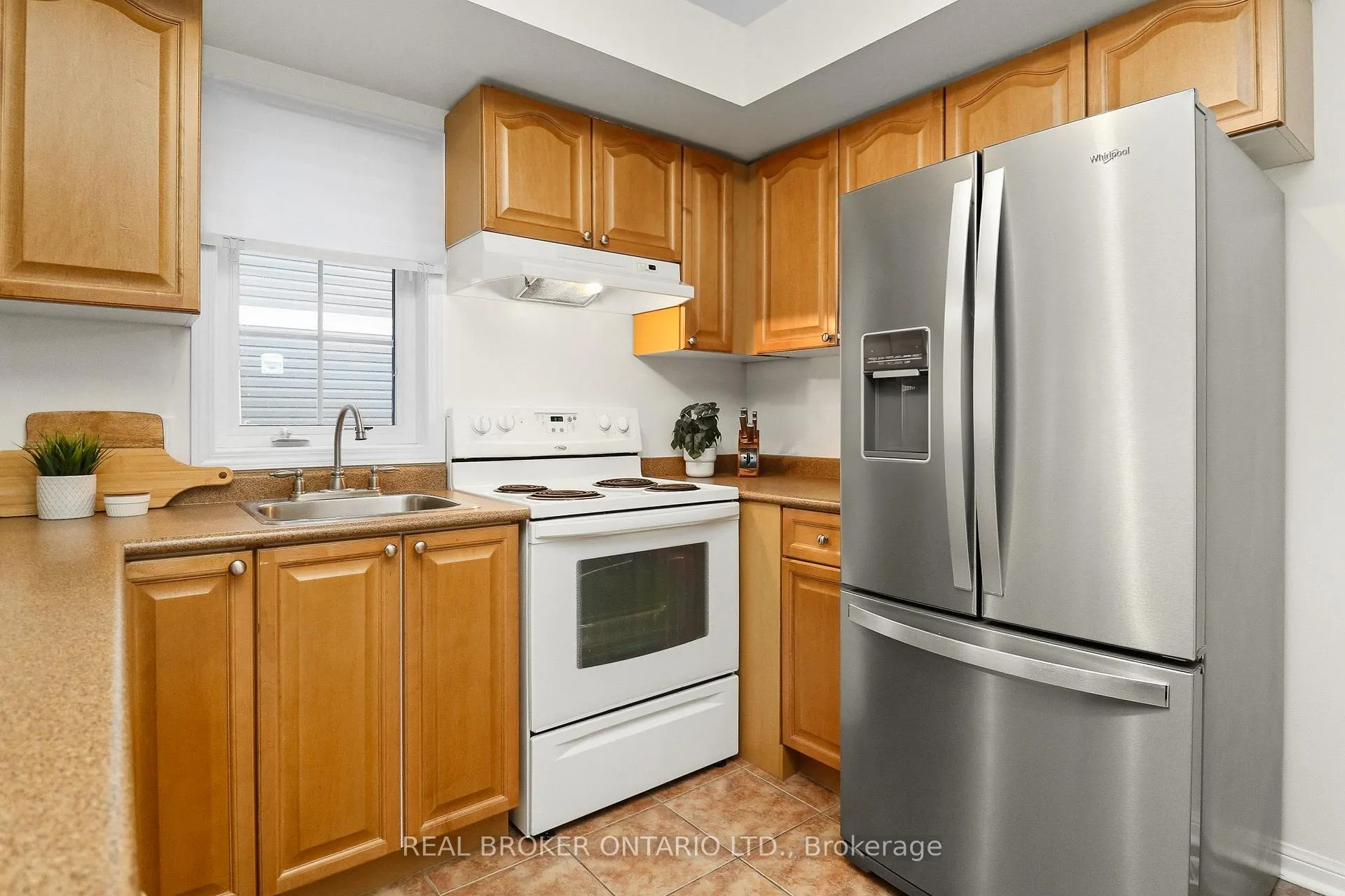 Photo 12 of 83 Green Briar Drive, Collingwood — HOMEH