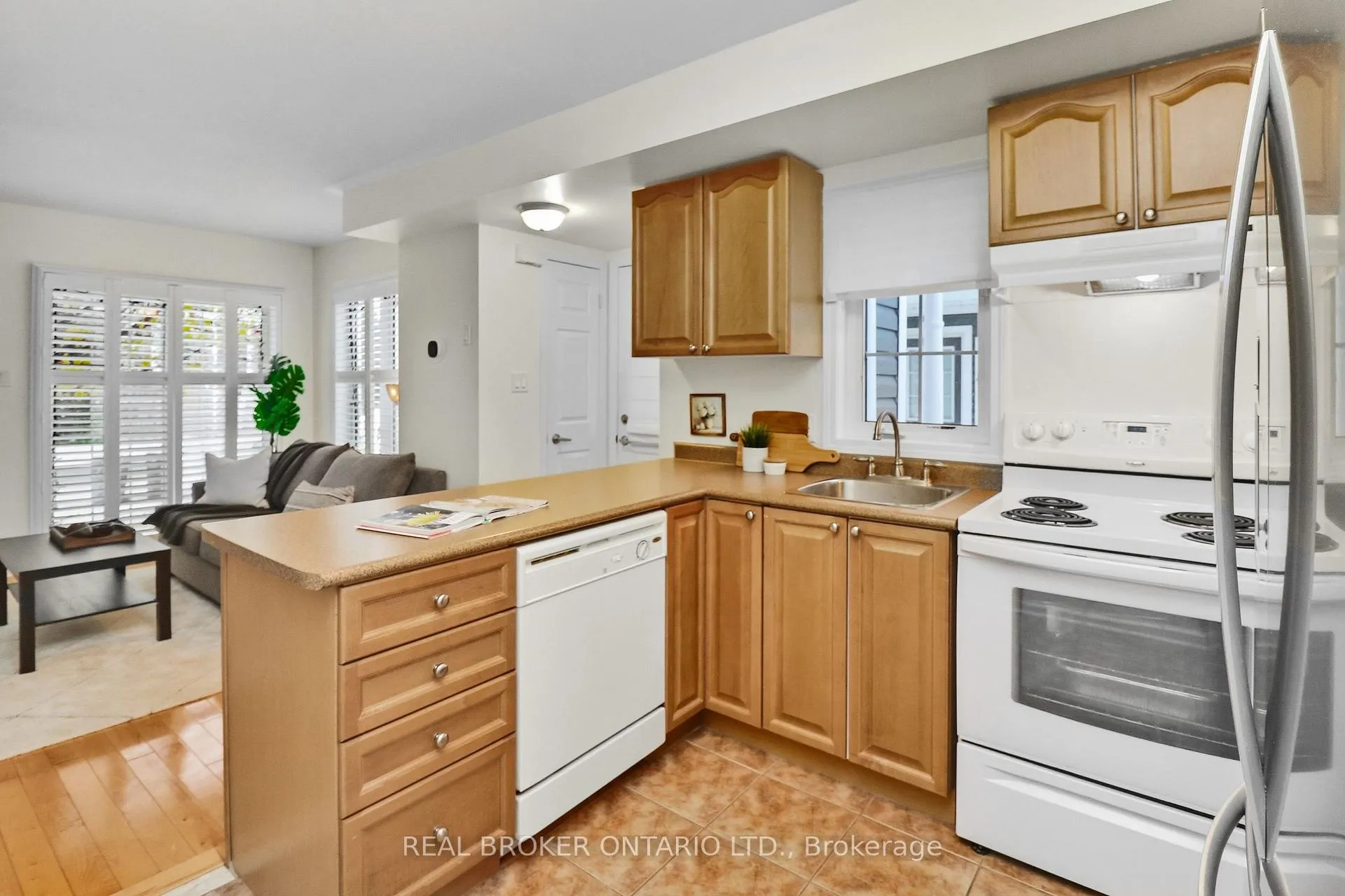 Photo 14 of 83 Green Briar Drive, Collingwood — HOMEH
