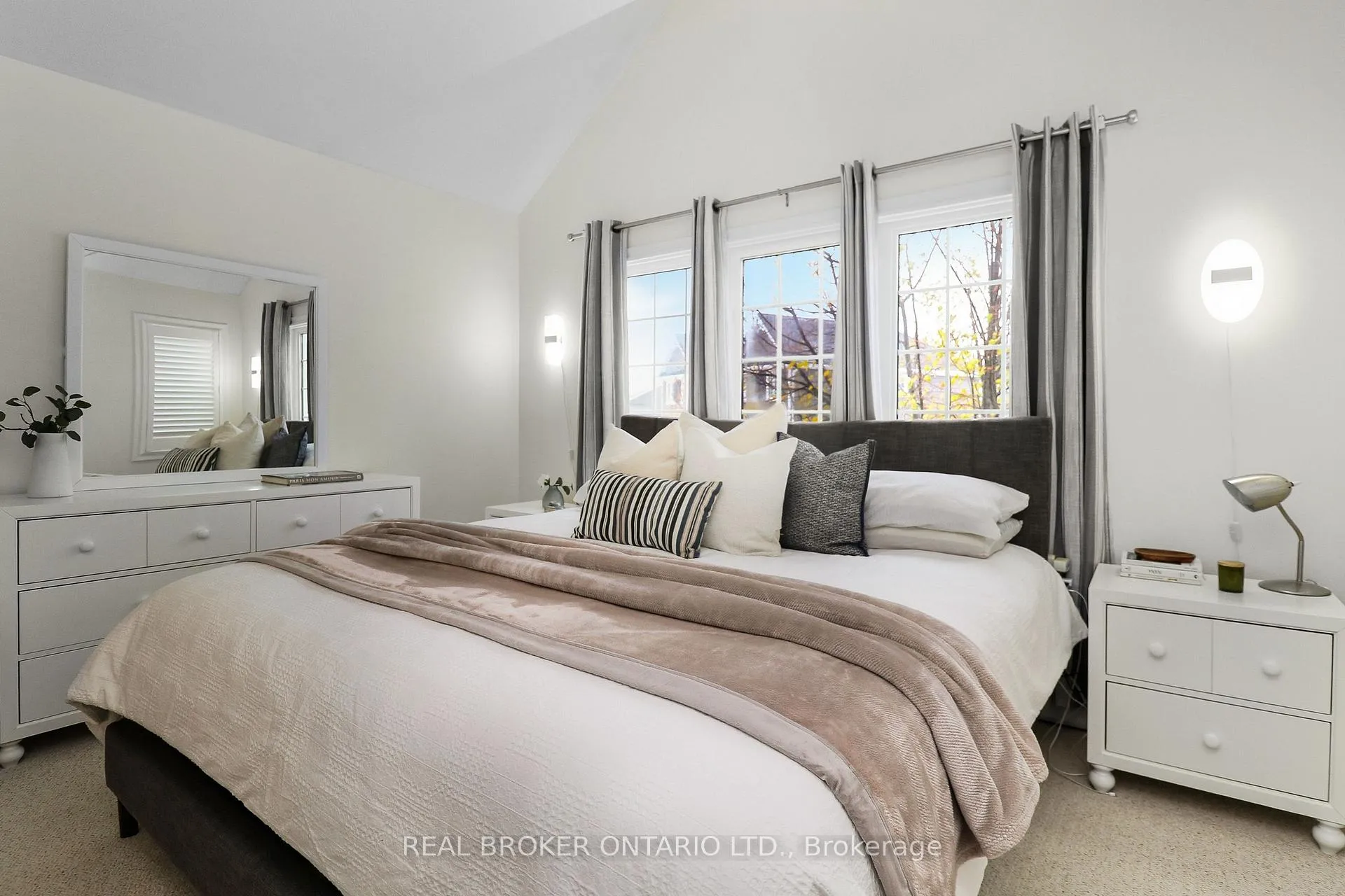 Photo 16 of 83 Green Briar Drive, Collingwood — HOMEH