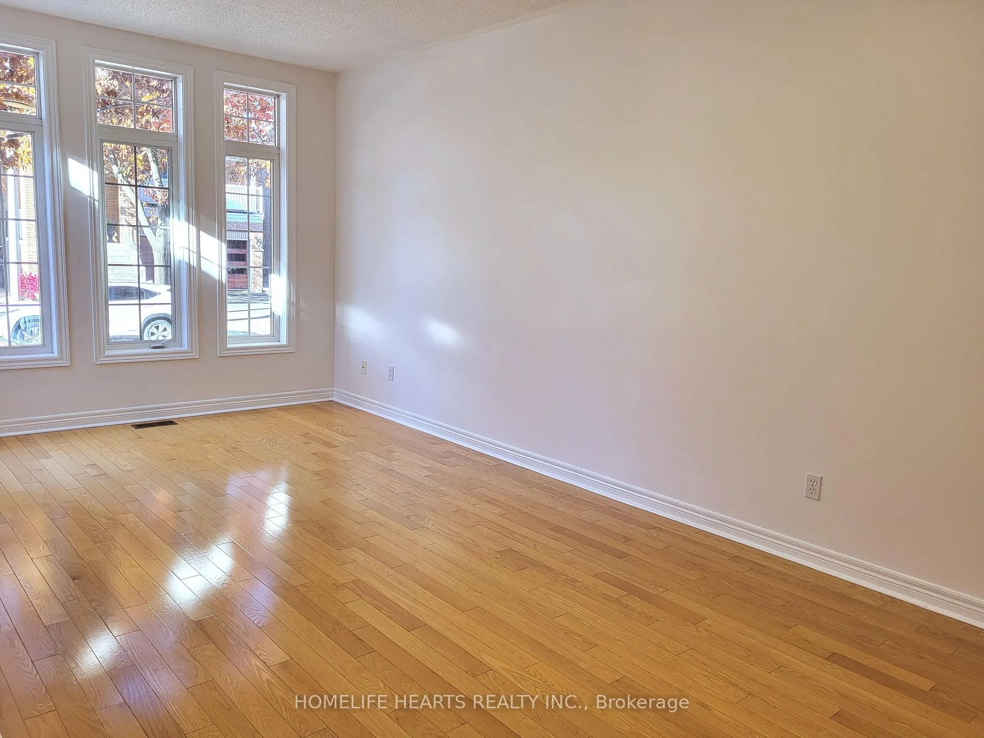 Photo 6 of 15 Cattail Drive, Vaughan, Vellore Village — HOMEH