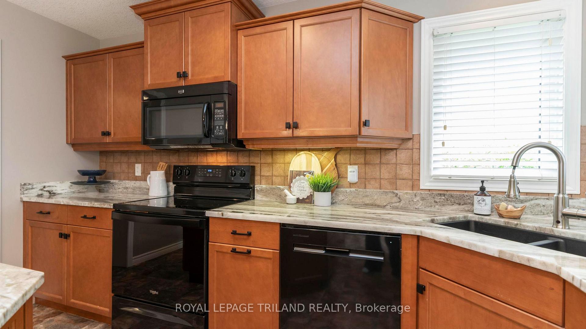 Photo 18 of 16 Kensington Court, St. Thomas — HOMEH