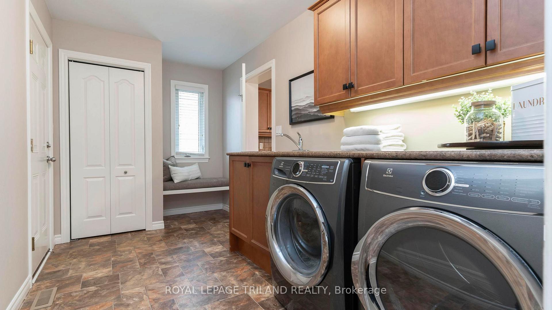 Photo 21 of 16 Kensington Court, St. Thomas — HOMEH