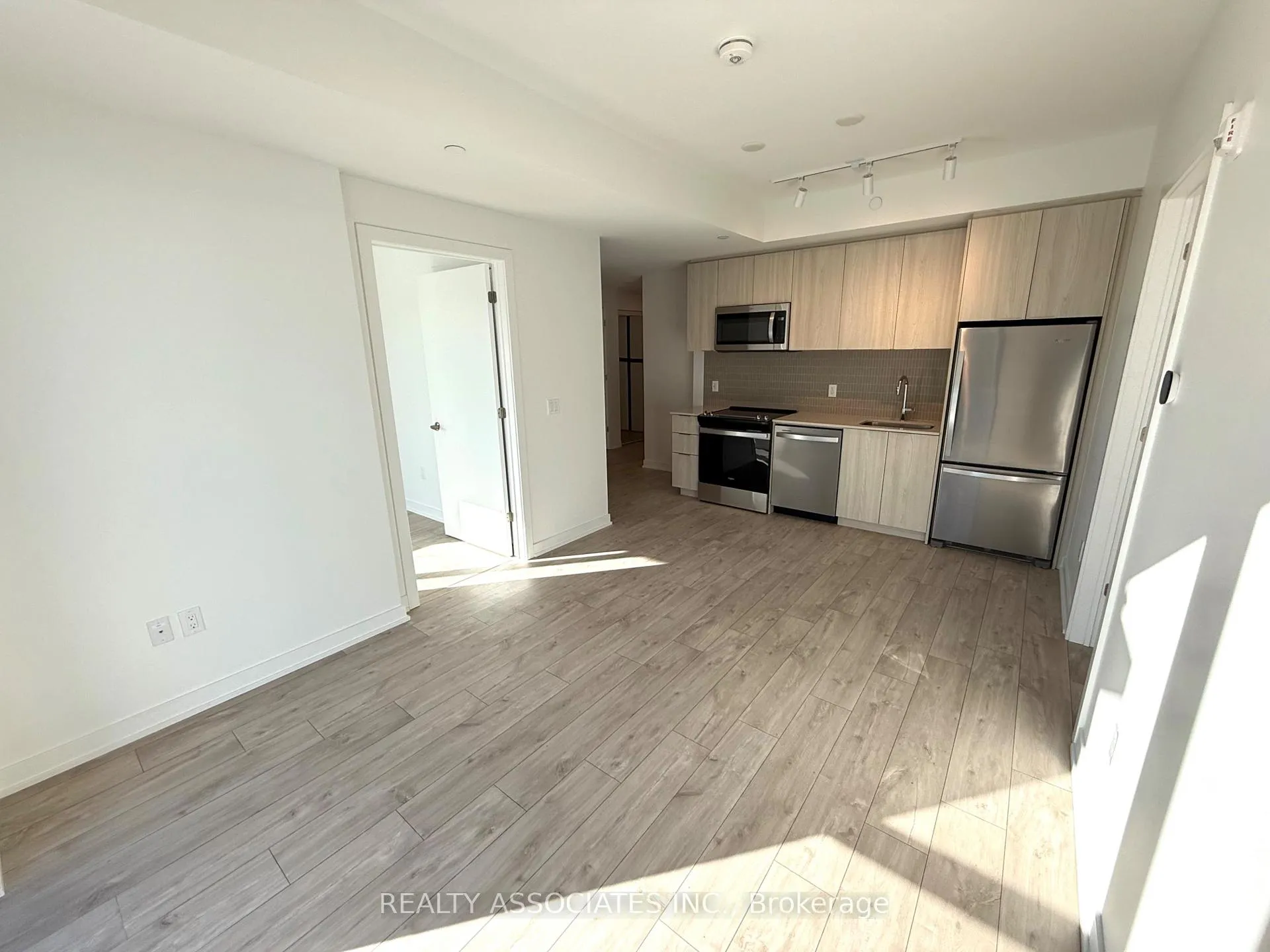Photo 4 of Unit 503, 720 Whitlock Avenue, Milton, Cobban — HOMEH