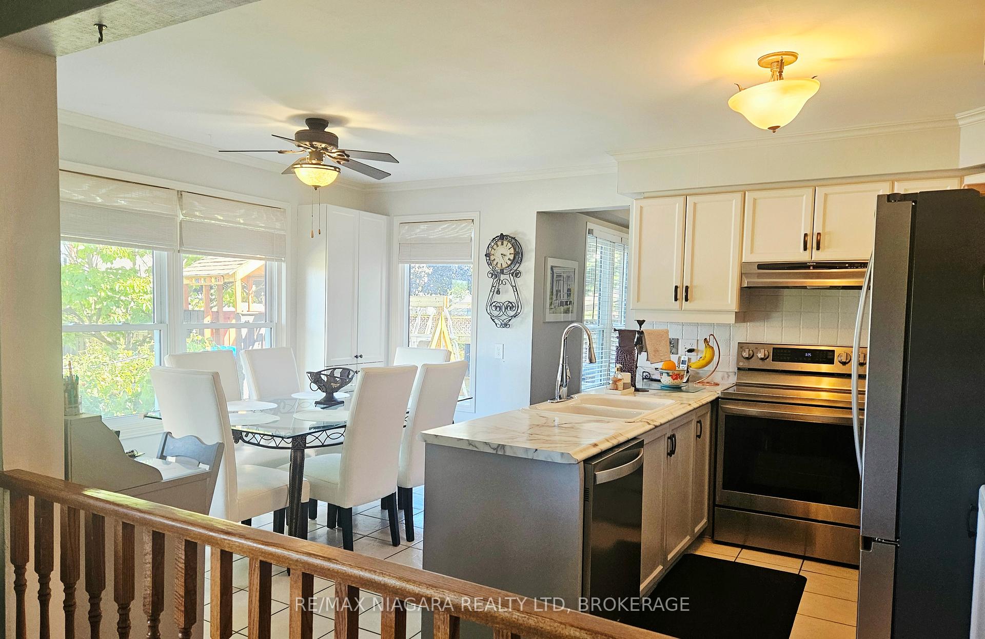 Photo 9 of 26 Strada Boulevard, St. Catharines, Rykert/Vansickle — HOMEH