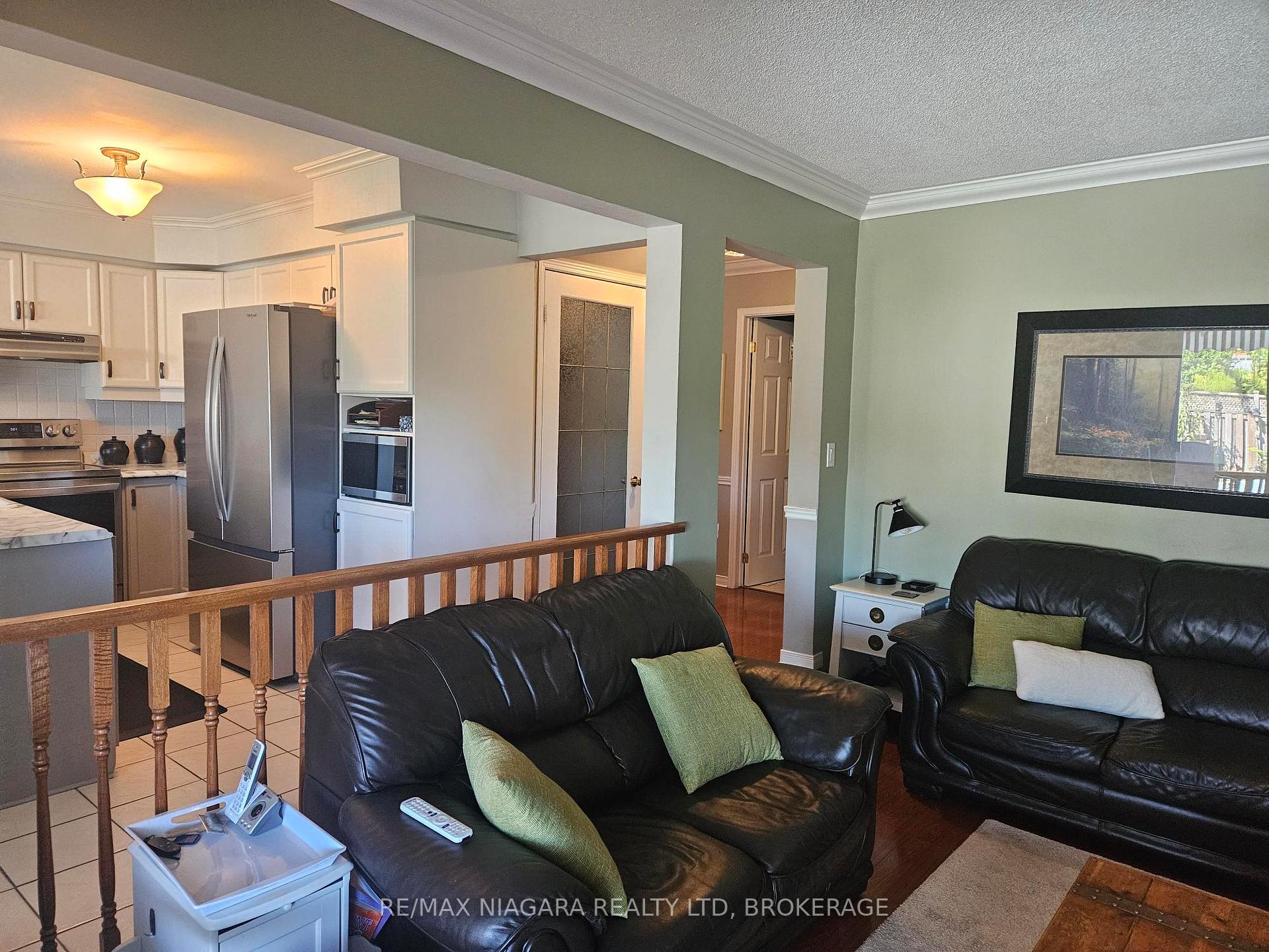 Photo 11 of 26 Strada Boulevard, St. Catharines, Rykert/Vansickle — HOMEH