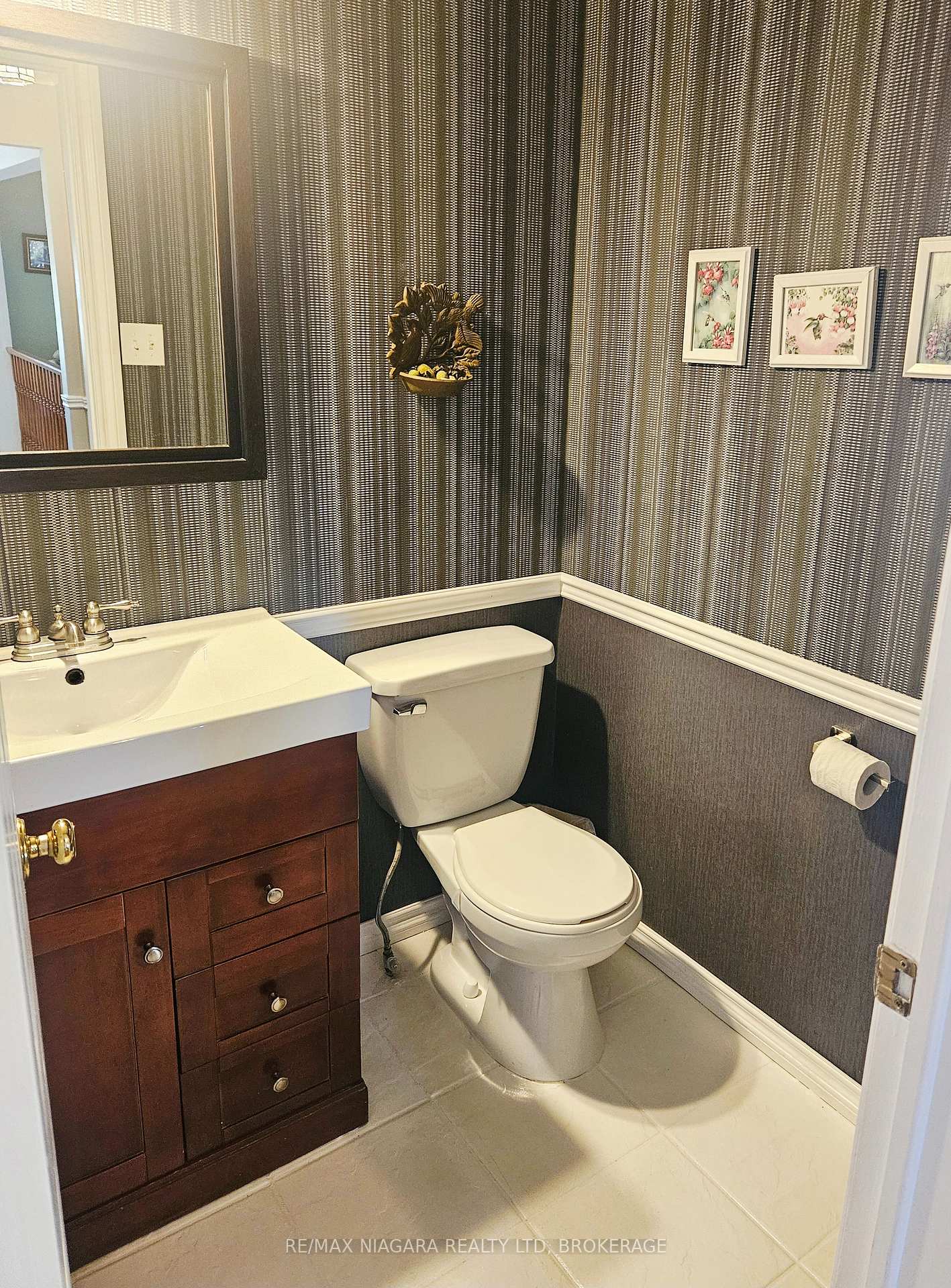 Photo 12 of 26 Strada Boulevard, St. Catharines, Rykert/Vansickle — HOMEH