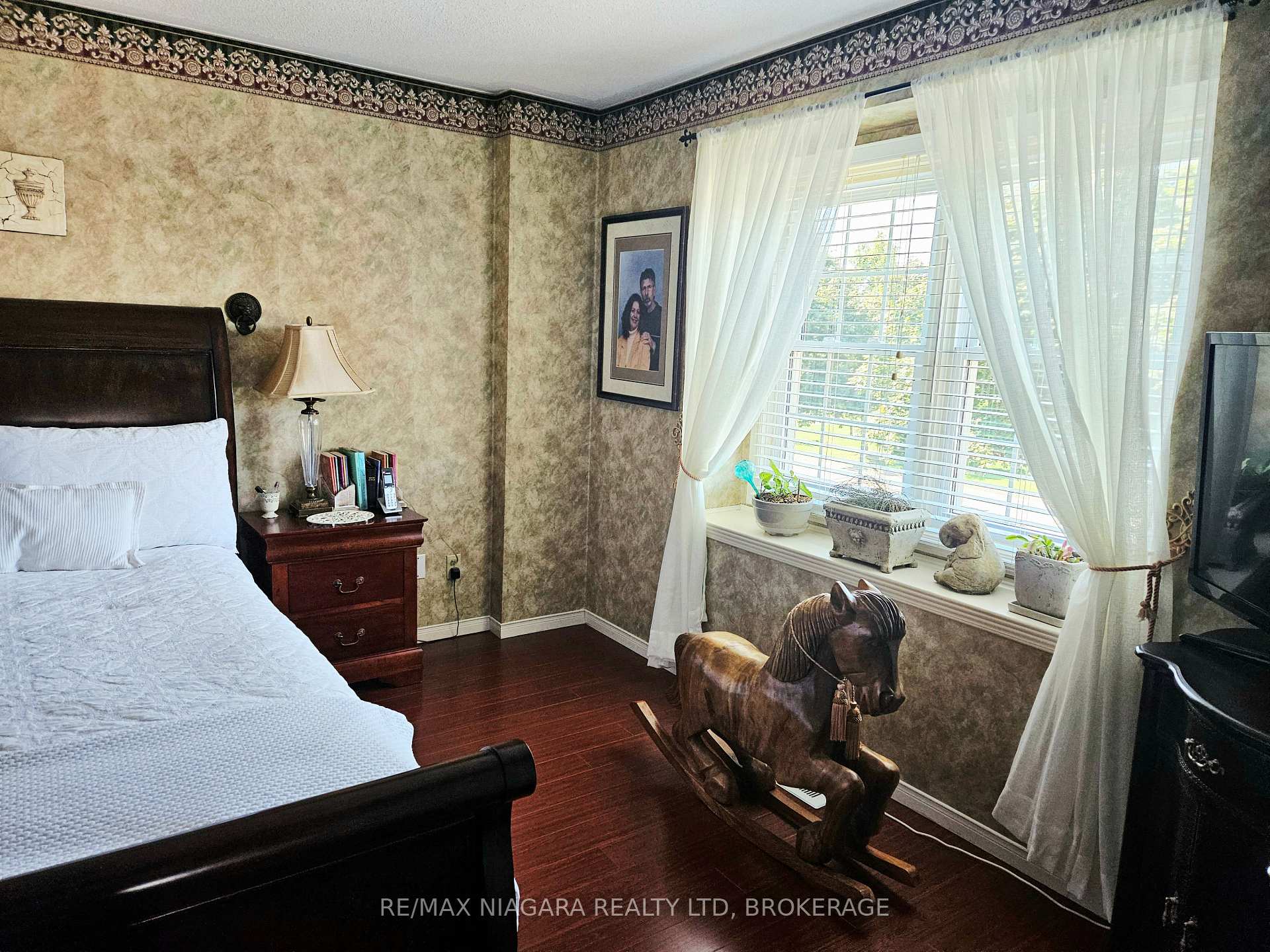 Photo 16 of 26 Strada Boulevard, St. Catharines, Rykert/Vansickle — HOMEH