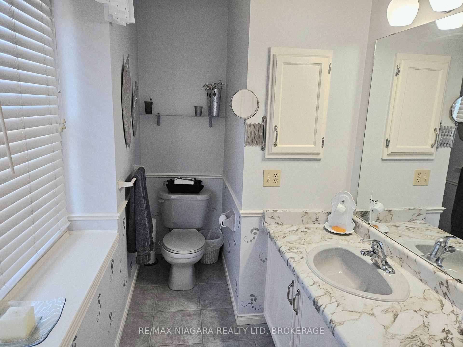 Photo 25 of 26 Strada Boulevard, St. Catharines, Rykert/Vansickle — HOMEH