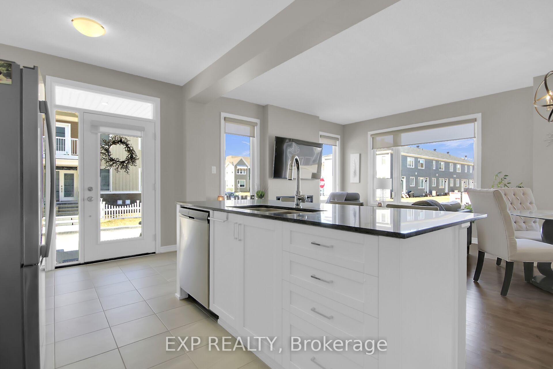 Photo 4 of 814 Bascule Place, Ottawa, Btwn Franktown Rd. & Fallowfield Rd. — HOMEH