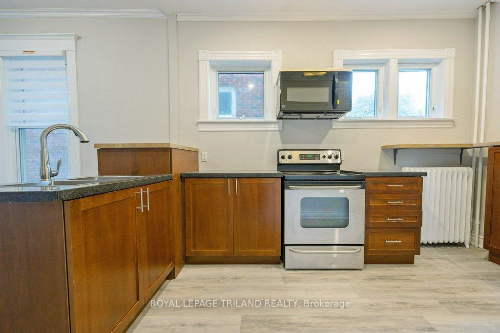 Photo 11 of 8 Elizabeth Street, St. Thomas — HOMEH