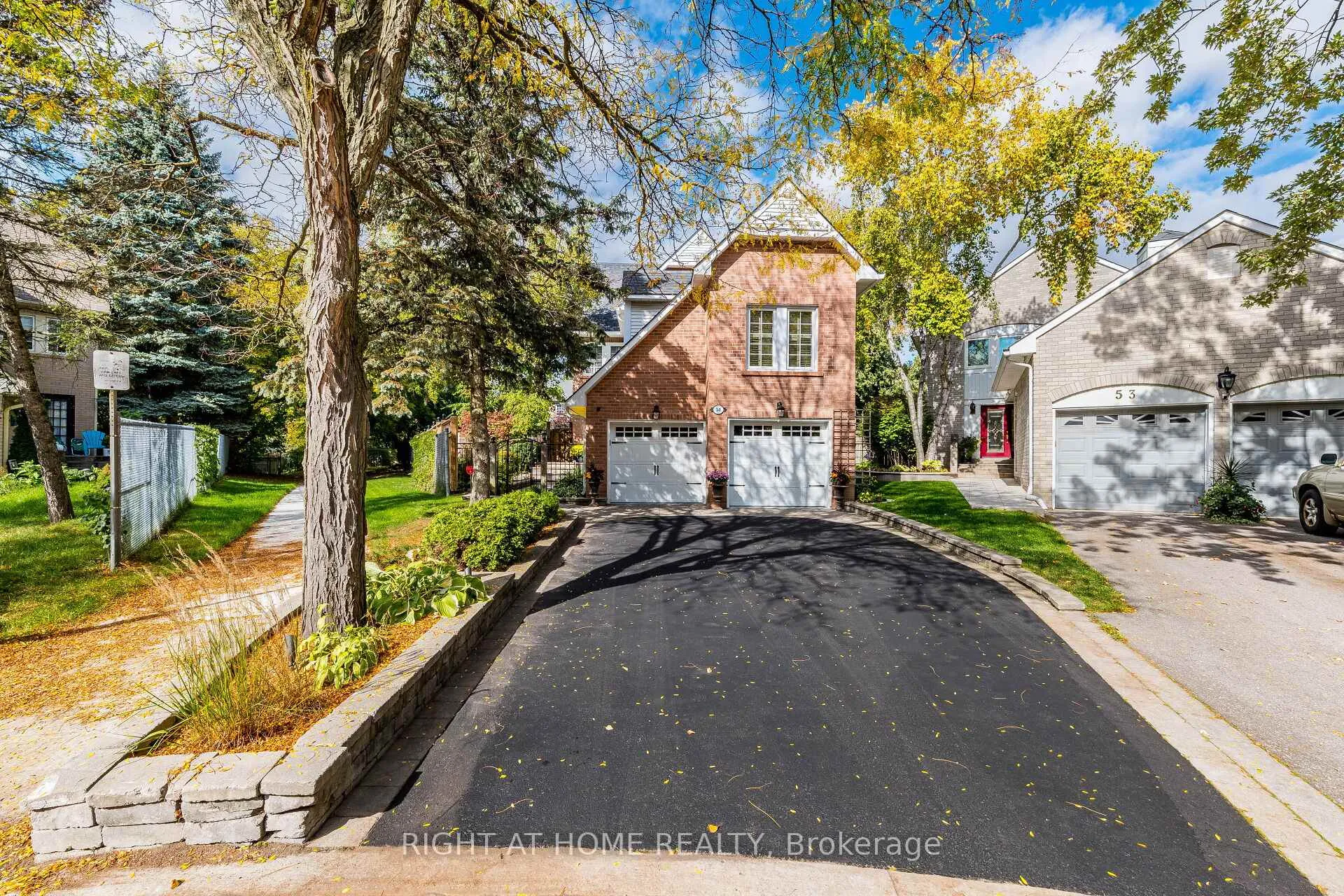 Photo 3 of 51 Redwood Lane, Markham, Unionville — HOMEH