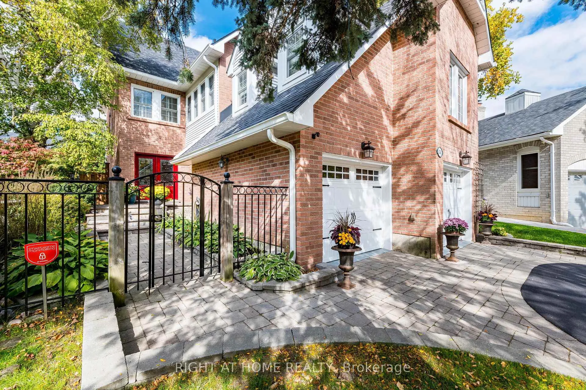 Photo 4 of 51 Redwood Lane, Markham, Unionville — HOMEH