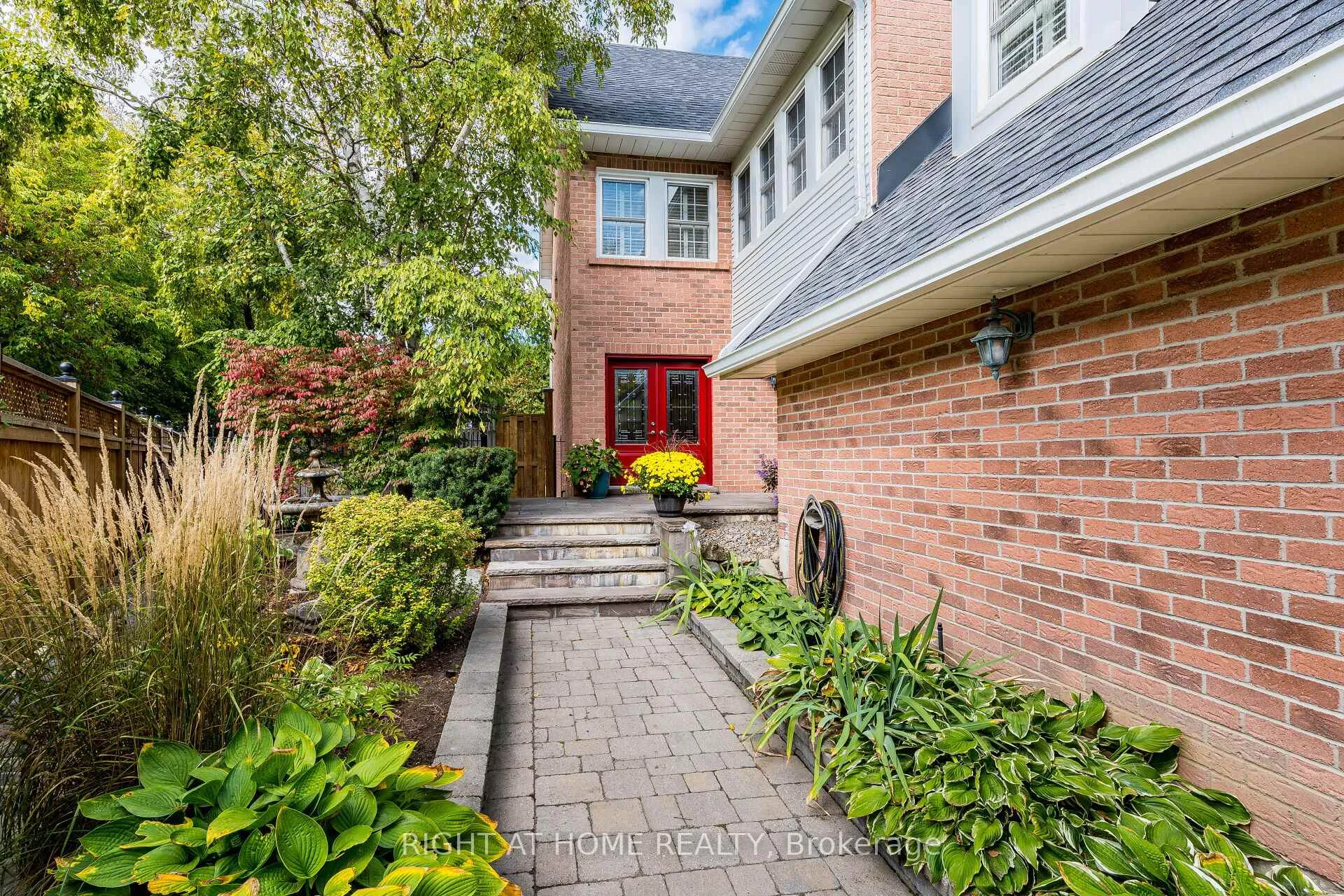 Photo 5 of 51 Redwood Lane, Markham, Unionville — HOMEH