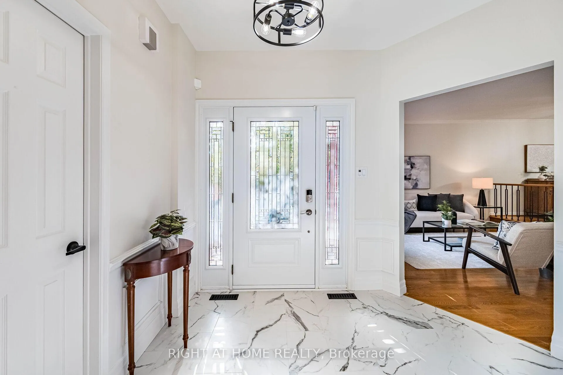 Photo 8 of 51 Redwood Lane, Markham, Unionville — HOMEH