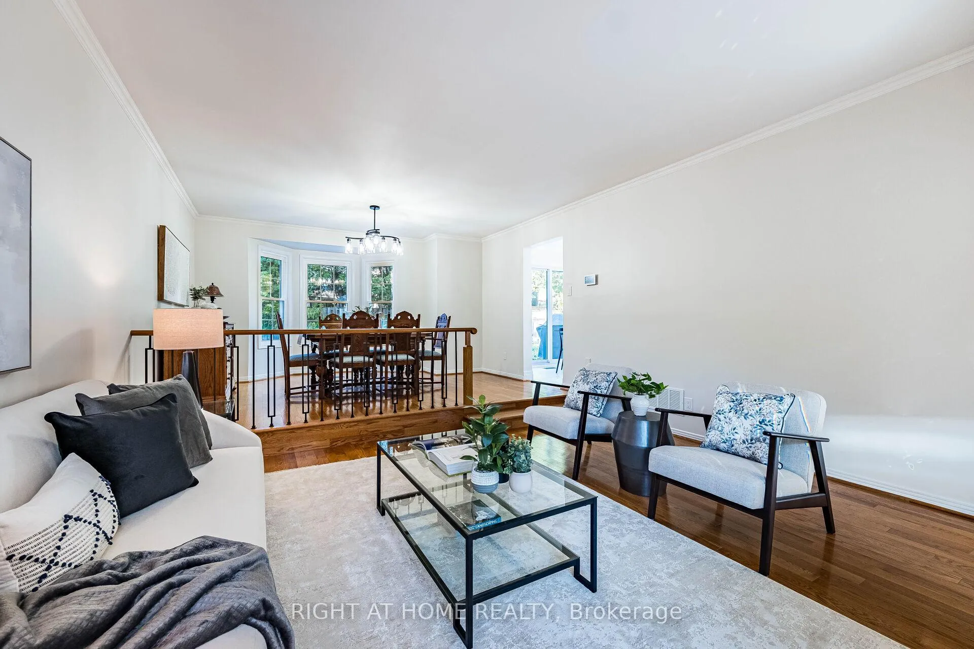 Photo 10 of 51 Redwood Lane, Markham, Unionville — HOMEH