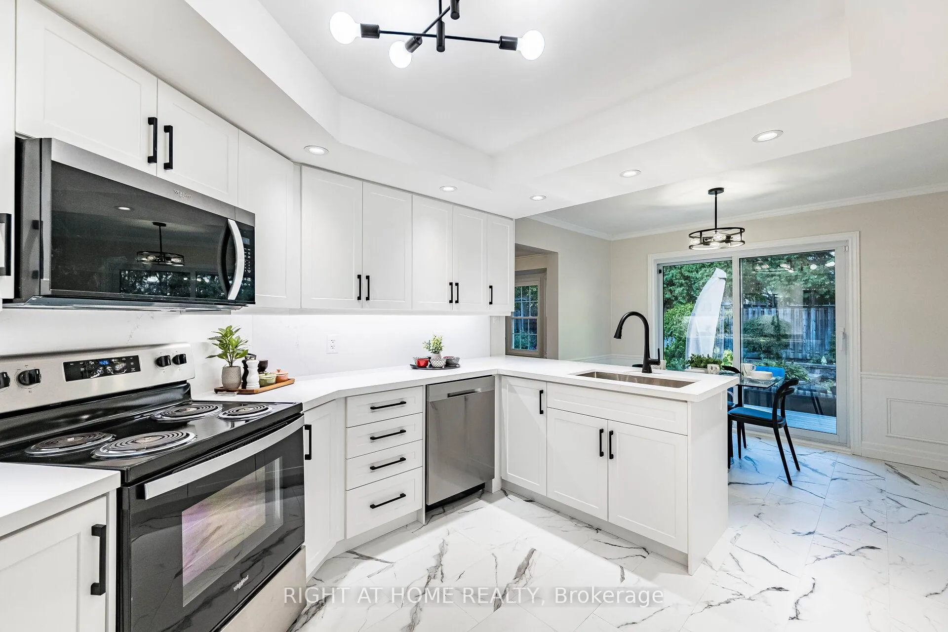 Photo 14 of 51 Redwood Lane, Markham, Unionville — HOMEH